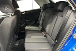 sininen Volkswagen T-Roc 2024 kuva 8.