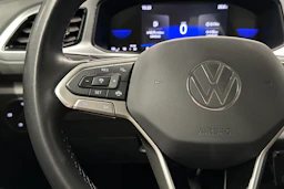 sininen Volkswagen T-Roc 2024 kuva 11.