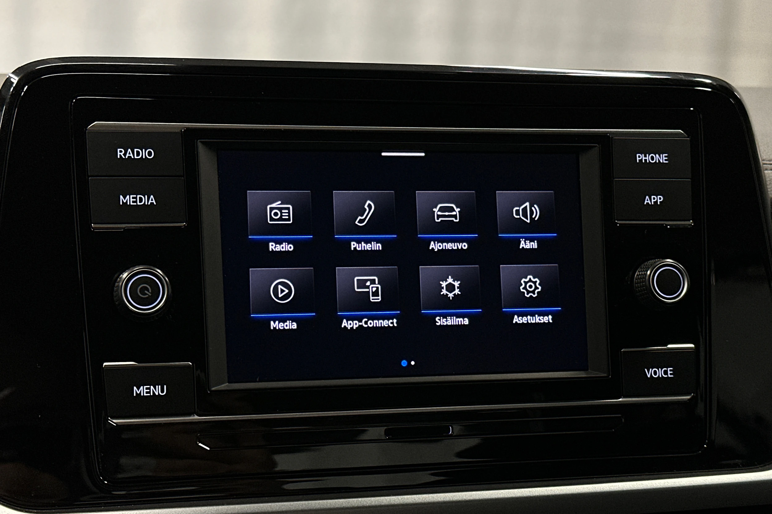 sininen Volkswagen T-Roc 2024 kuva 16.