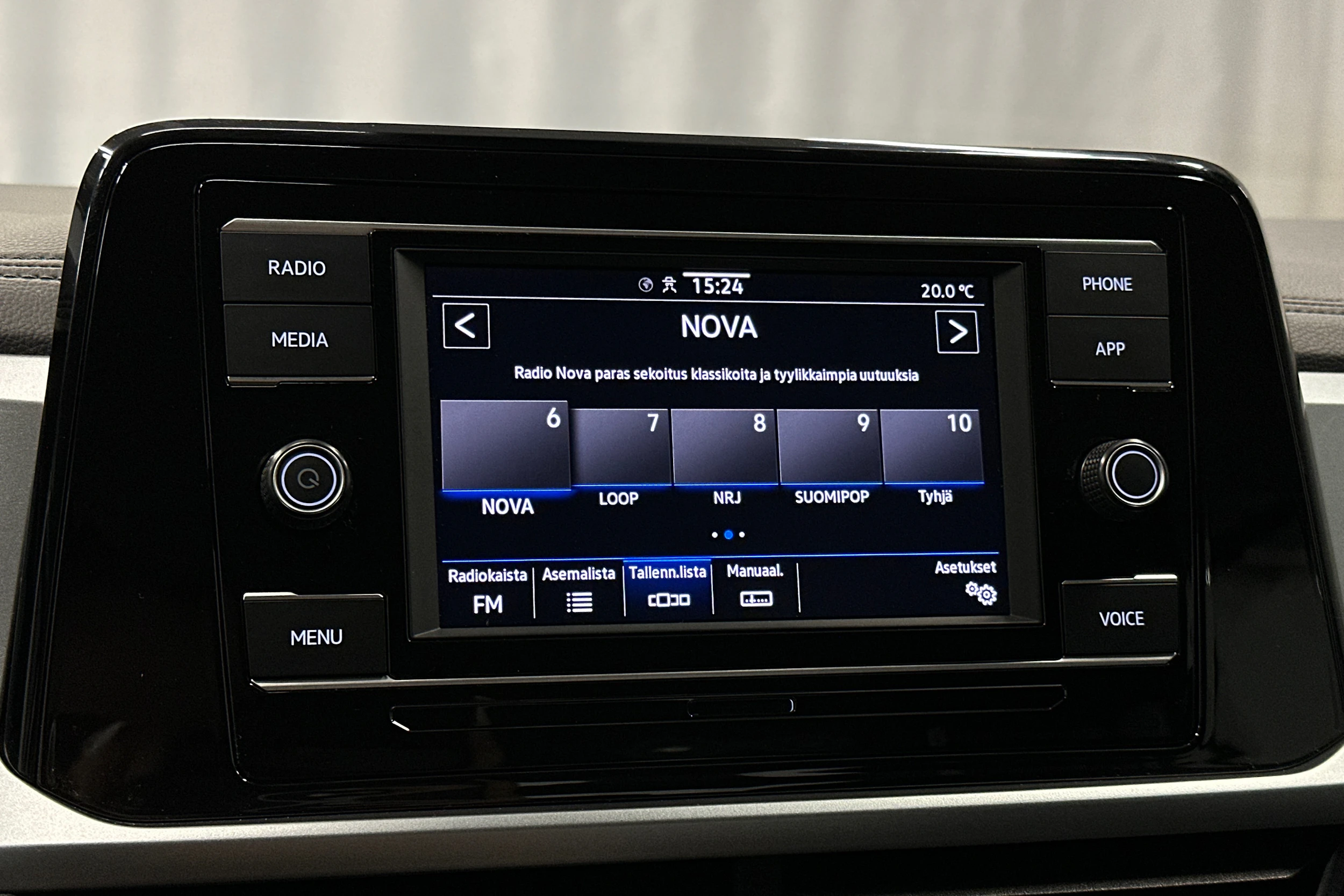 sininen Volkswagen T-Roc 2024 kuva 18.