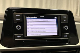 sininen Volkswagen T-Roc 2024 kuva 22.
