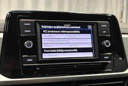 sininen Volkswagen T-Roc 2024 kuva 23.