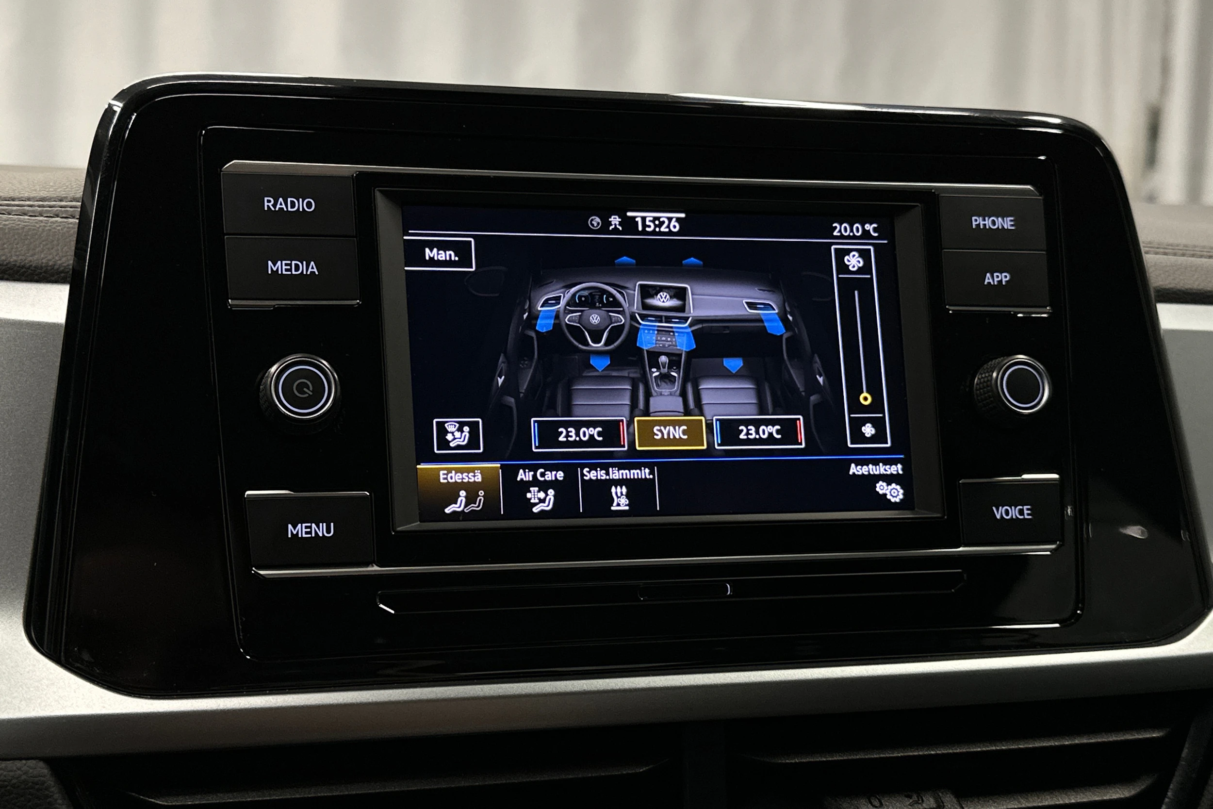sininen Volkswagen T-Roc 2024 kuva 26.