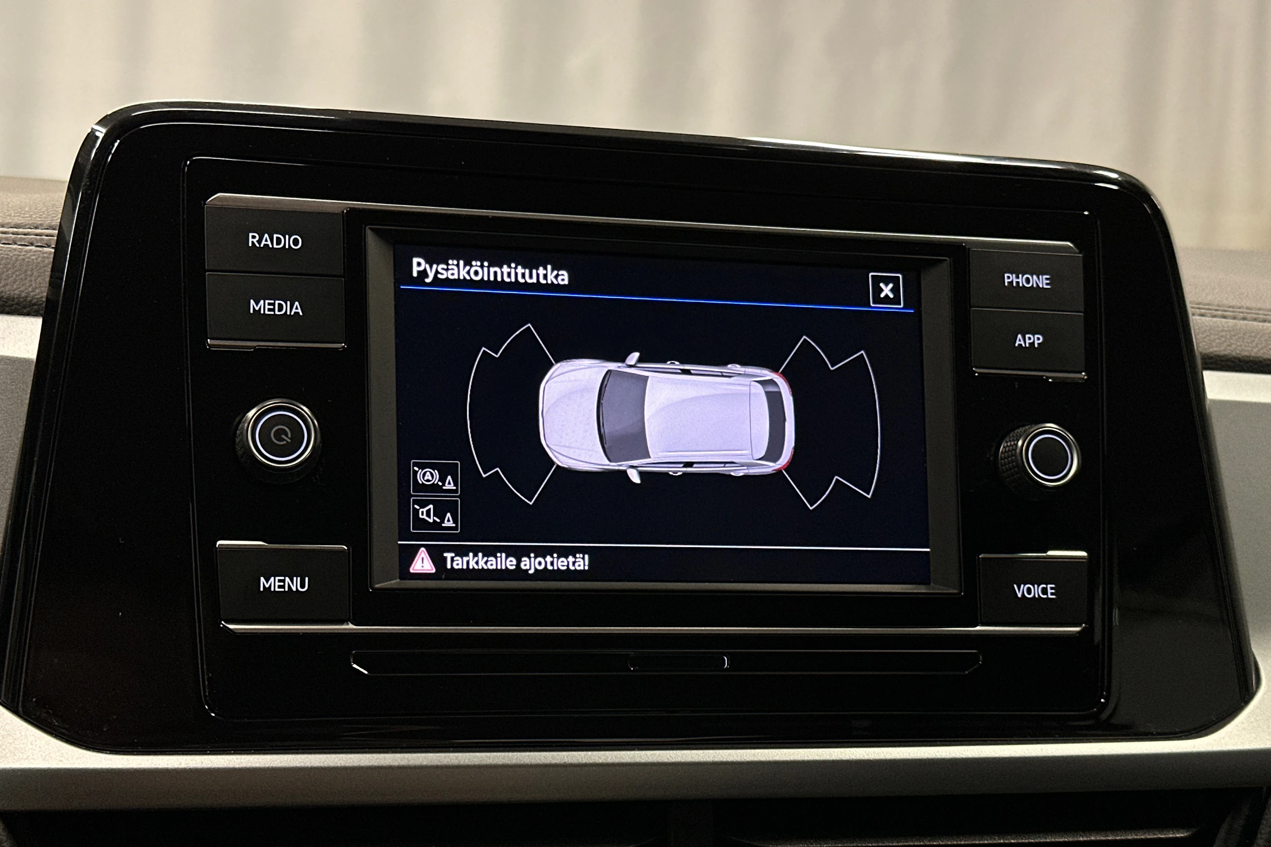 sininen Volkswagen T-Roc 2024 kuva 27.