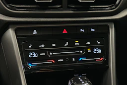 sininen Volkswagen T-Roc 2024 kuva 28.
