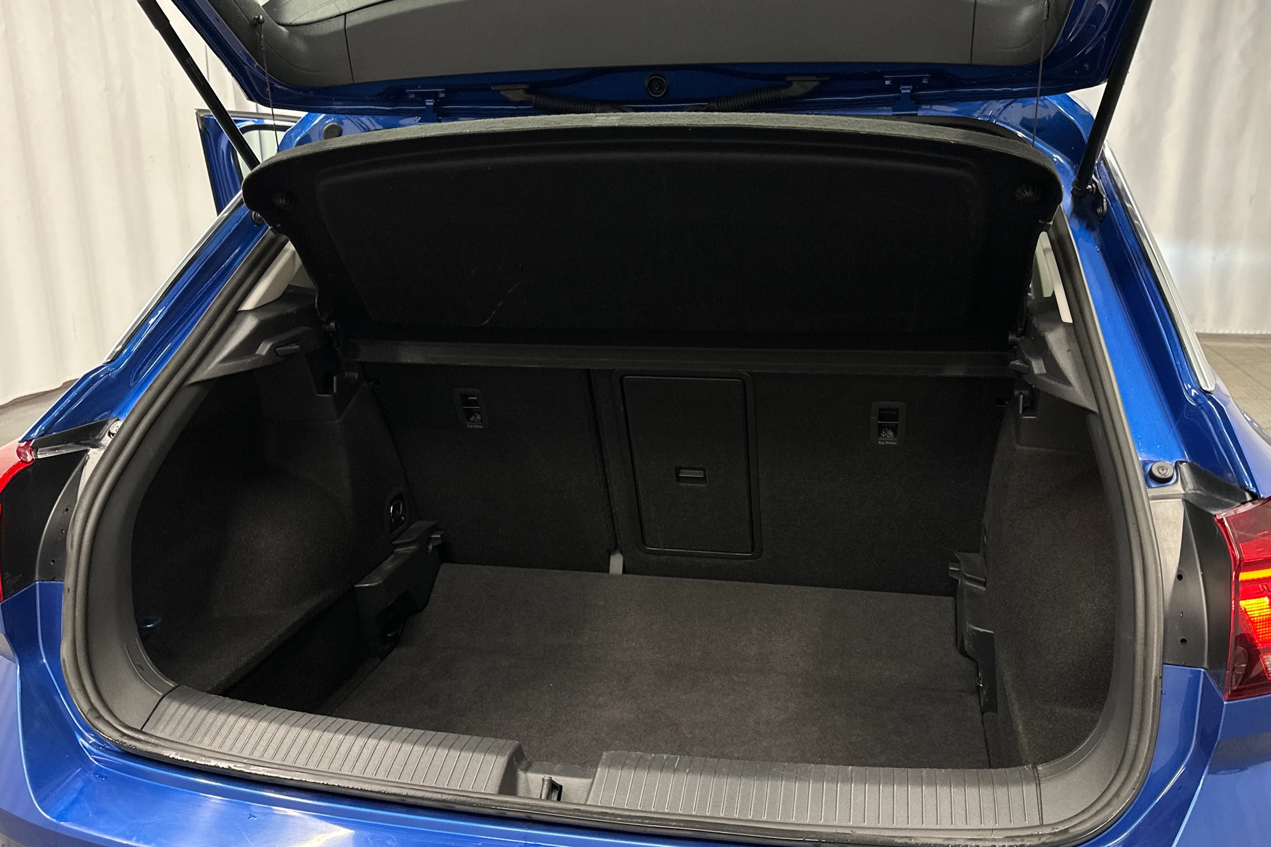 sininen Volkswagen T-Roc 2024 kuva 30.