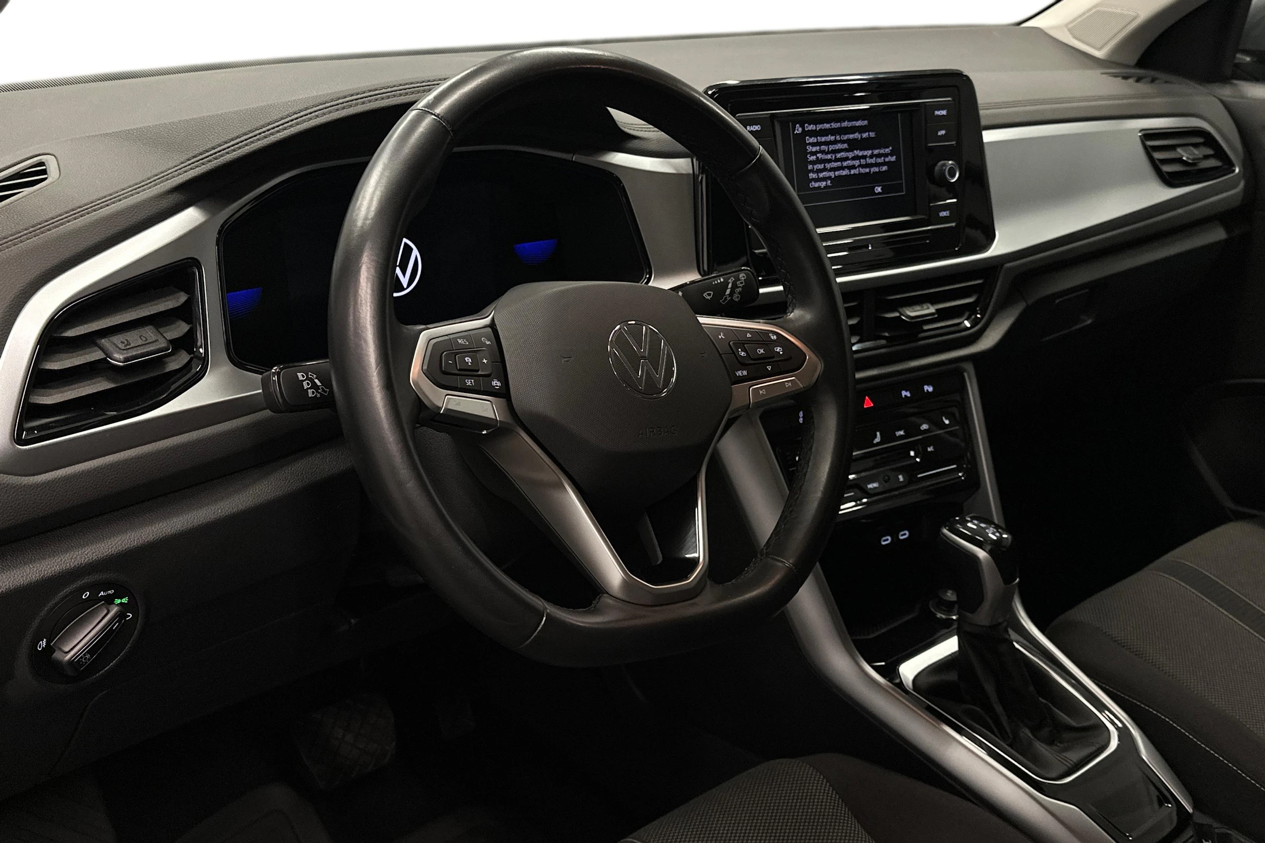 harmaa Volkswagen T-Roc 2024 kuva 6.