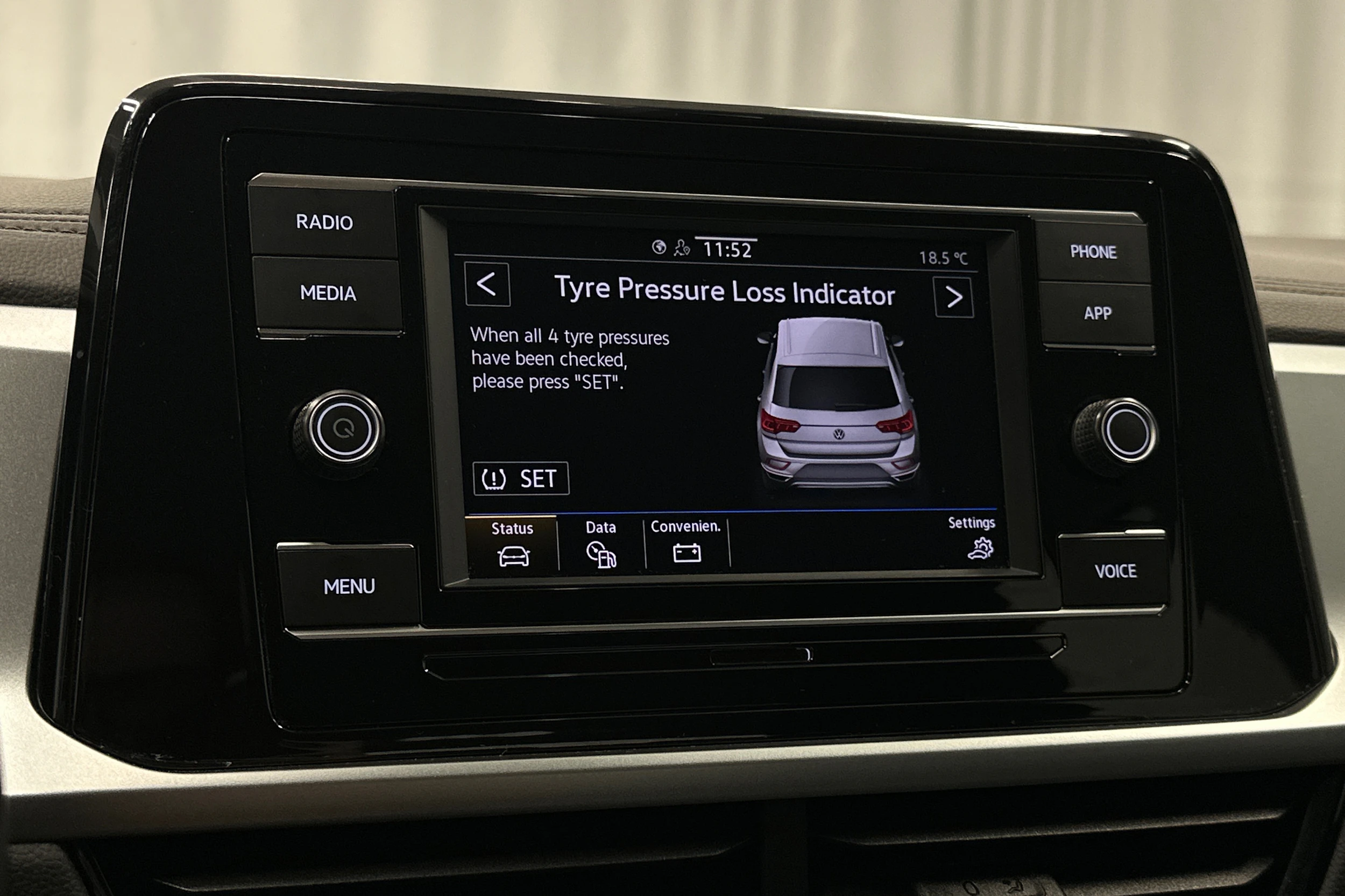 harmaa Volkswagen T-Roc 2024 kuva 19.