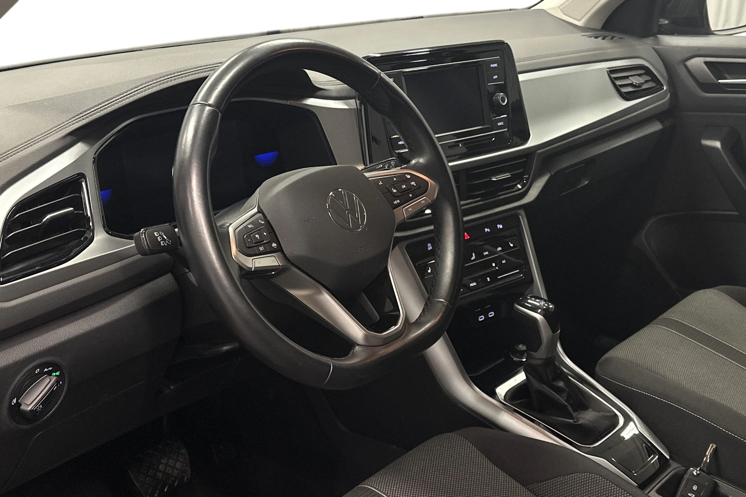 harmaa Volkswagen T-Roc 2024 kuva 6.