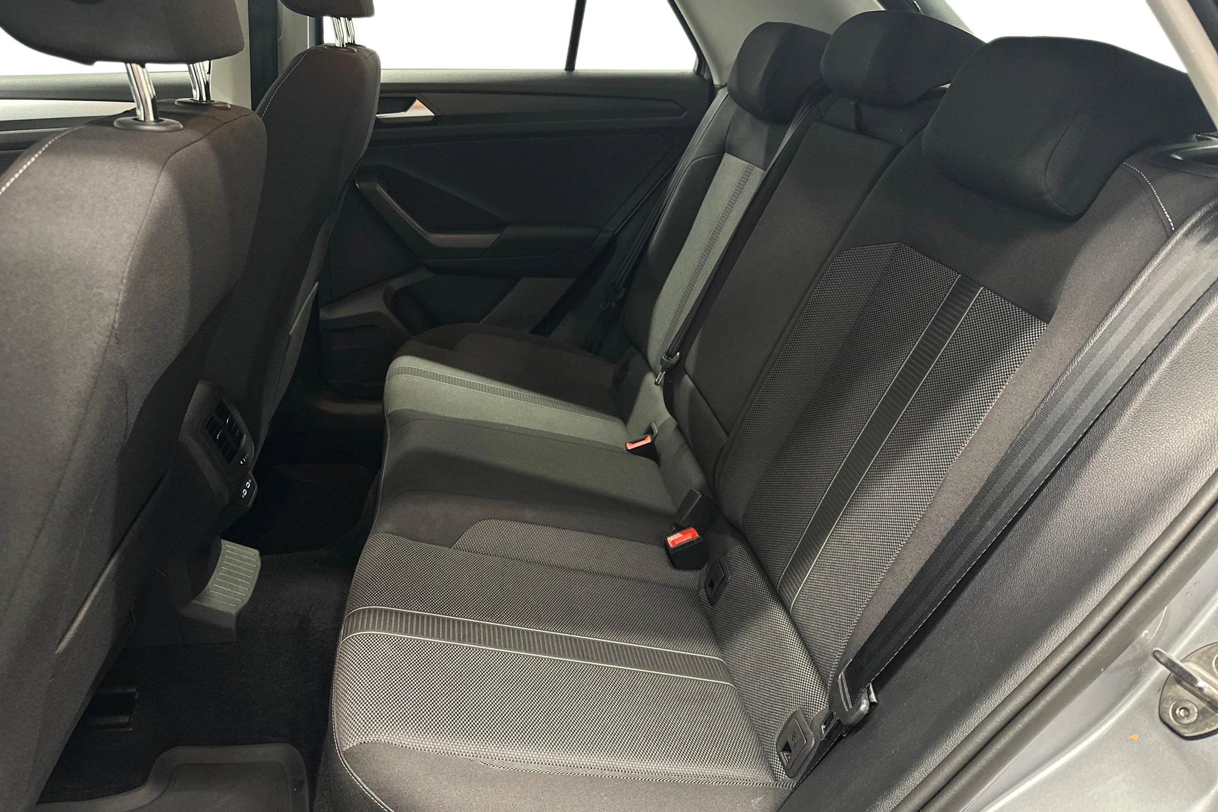 harmaa Volkswagen T-Roc 2024 kuva 8.