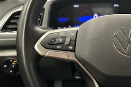 harmaa Volkswagen T-Roc 2024 kuva 11.