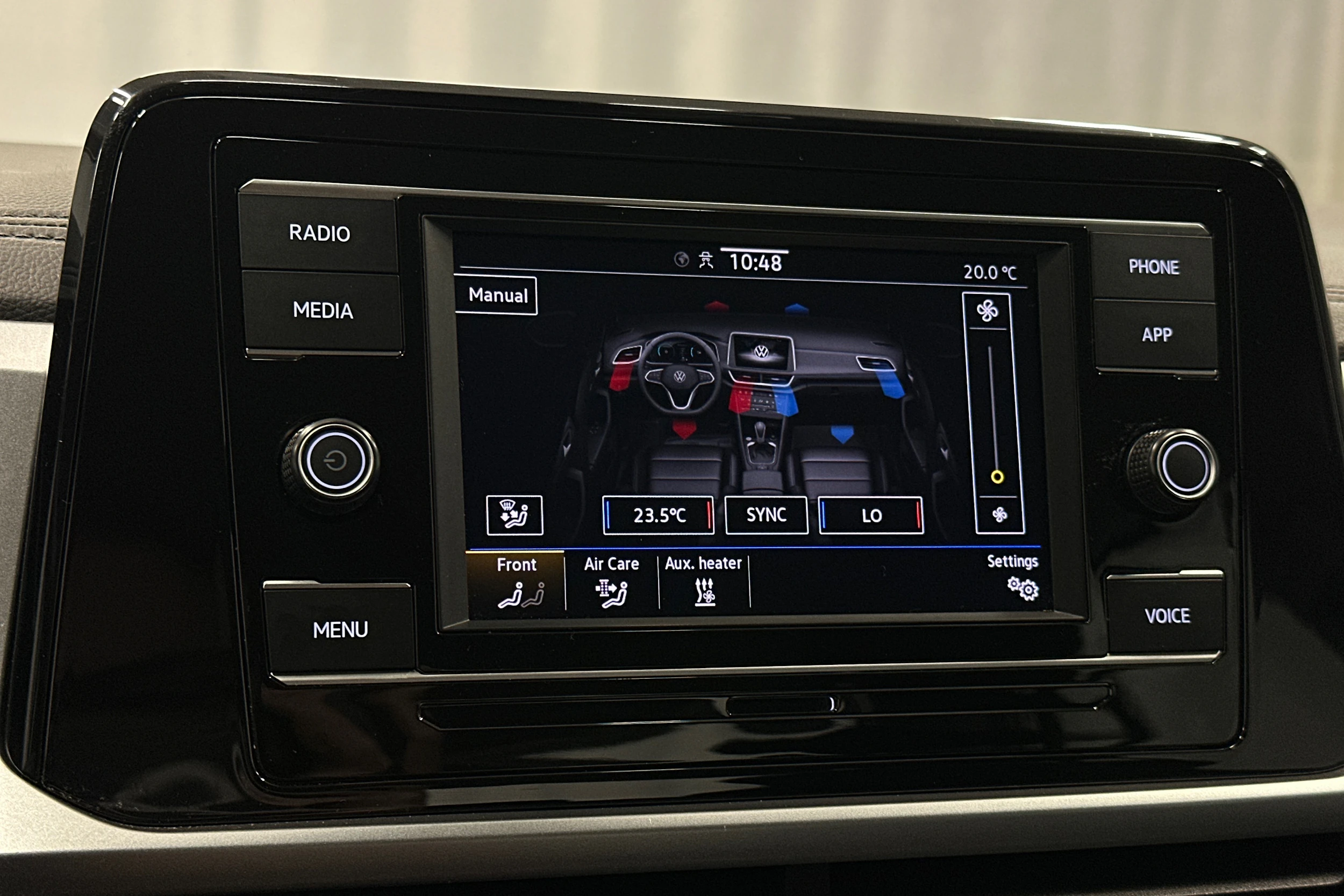 harmaa Volkswagen T-Roc 2024 kuva 22.