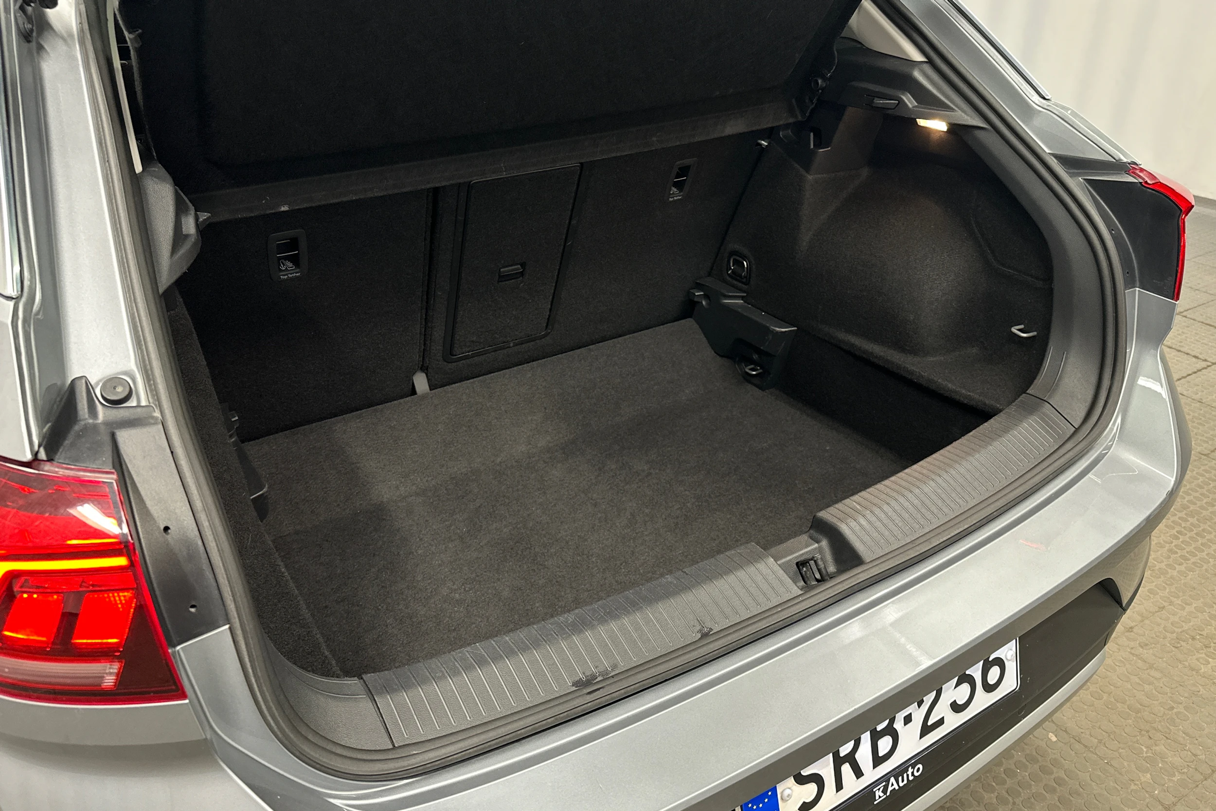 harmaa Volkswagen T-Roc 2024 kuva 26.