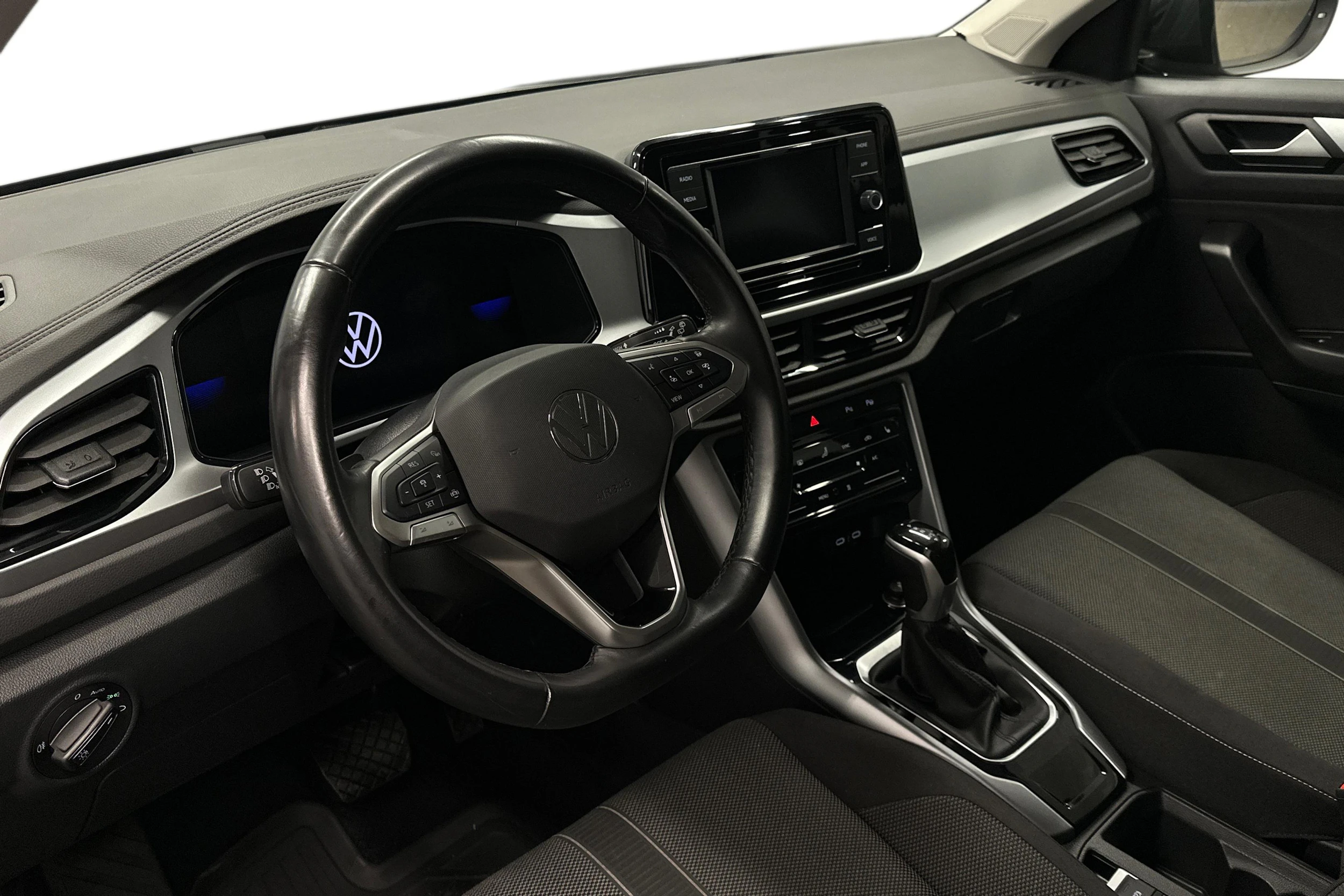 harmaa Volkswagen T-Roc 2024 kuva 6.