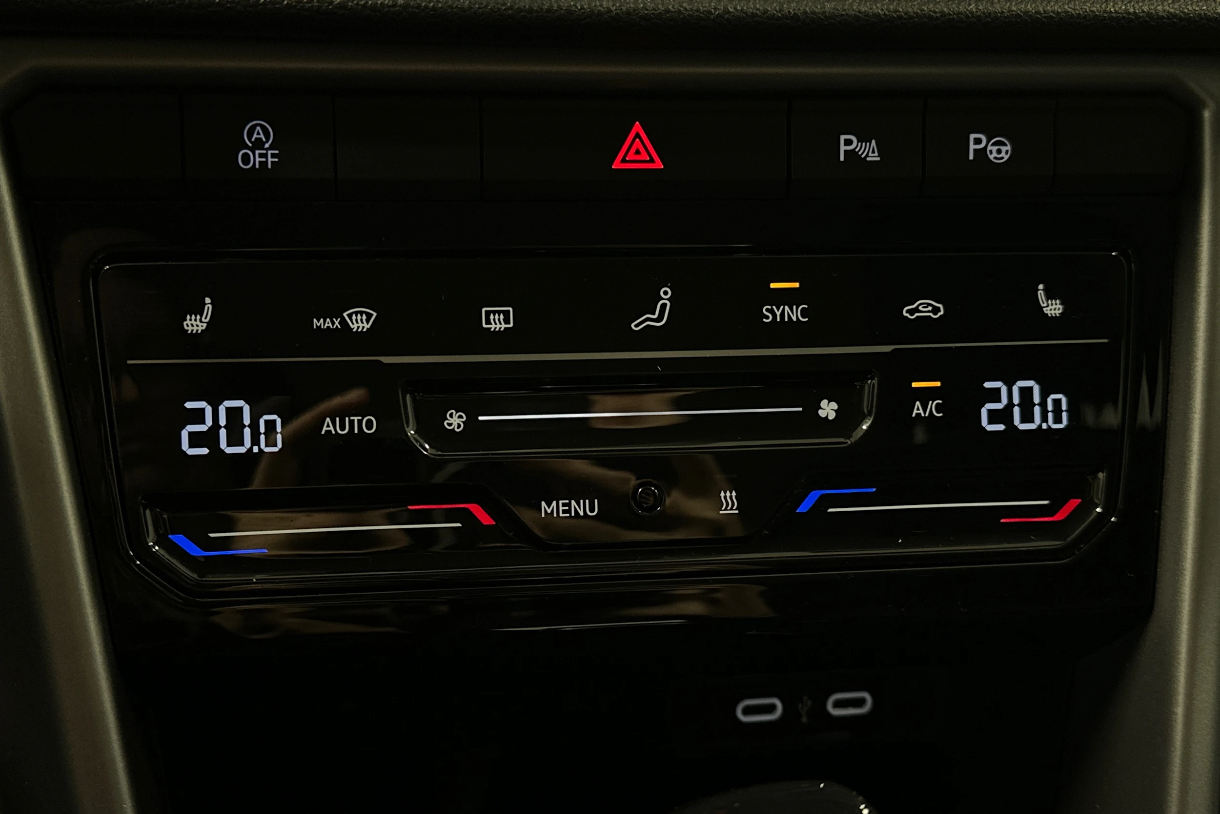 harmaa Volkswagen T-Roc 2024 kuva 24.