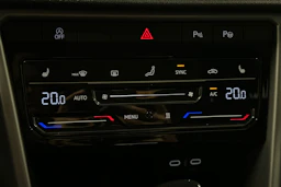 harmaa Volkswagen T-Roc 2024 kuva 24.