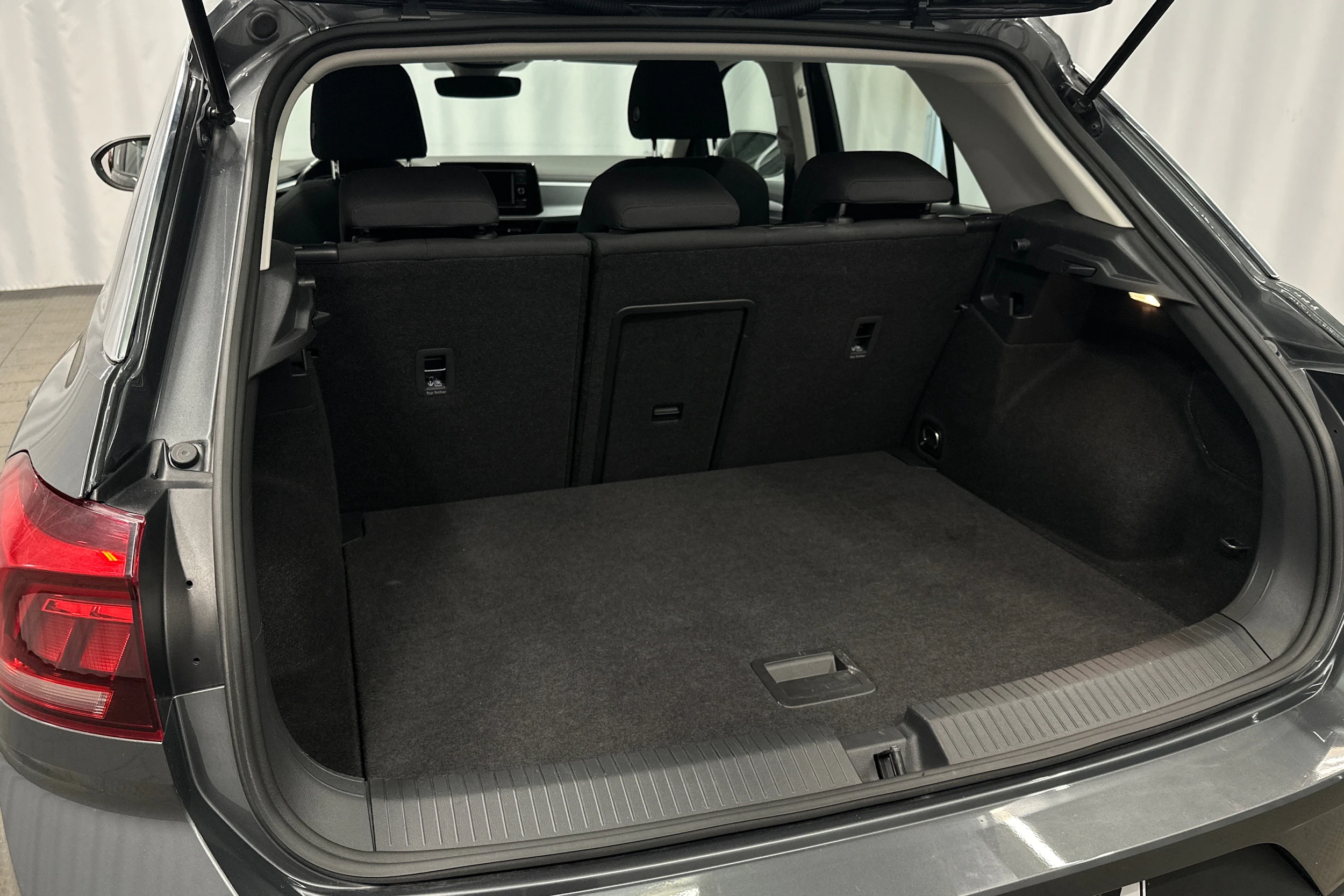 harmaa Volkswagen T-Roc 2024 kuva 26.