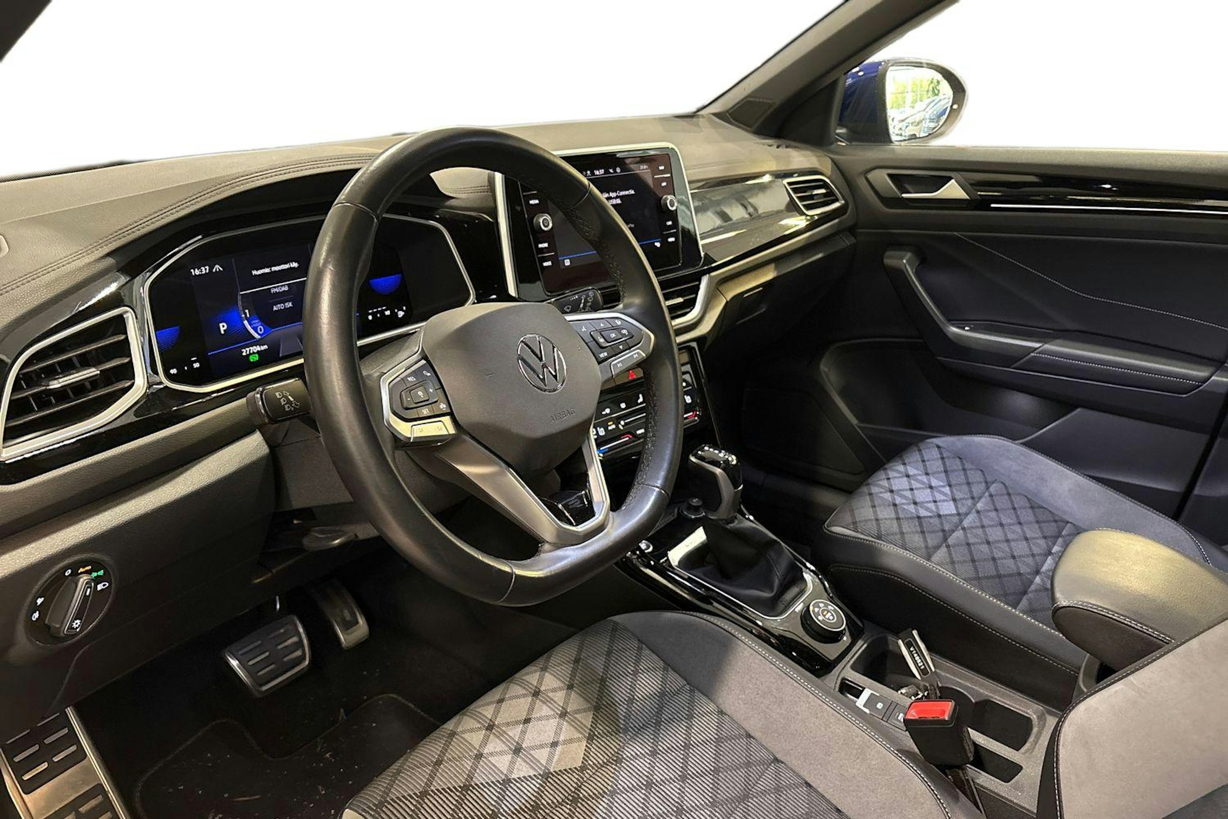 sininen Volkswagen T-Roc 2024 kuva 3.