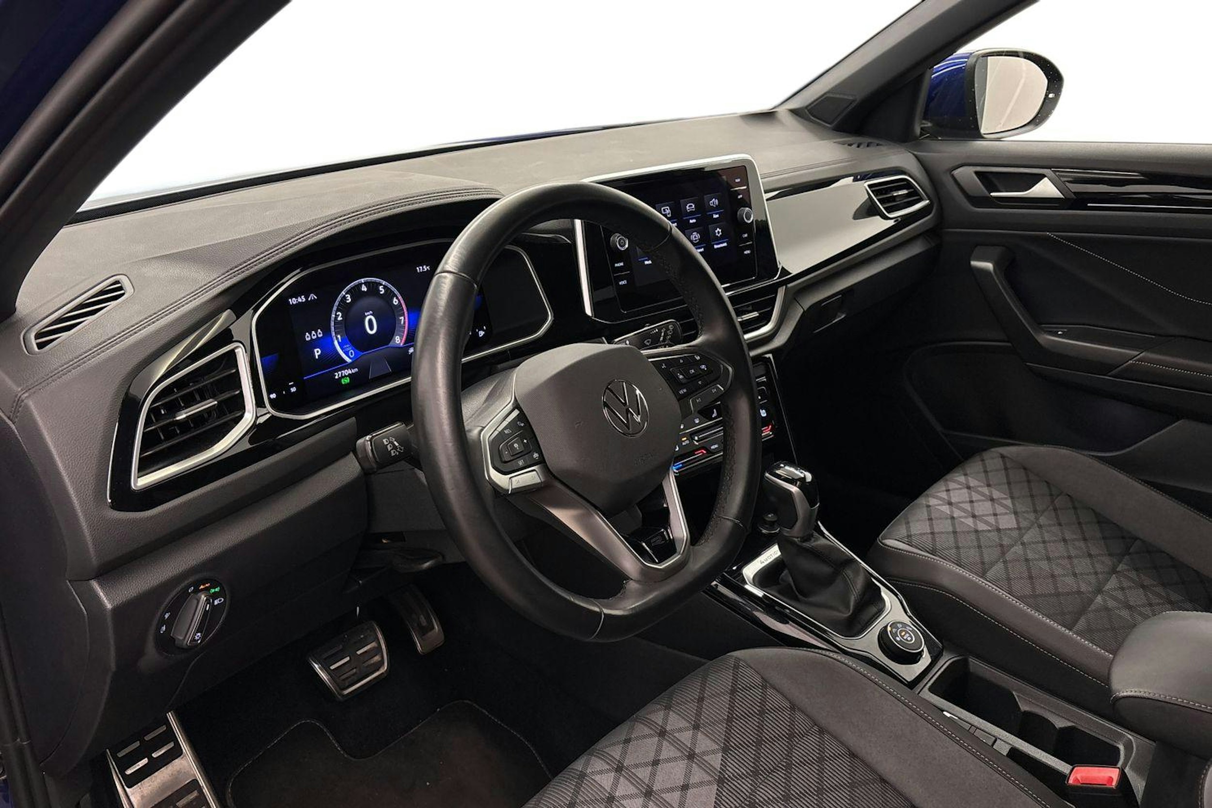 sininen Volkswagen T-Roc 2024 kuva 7.