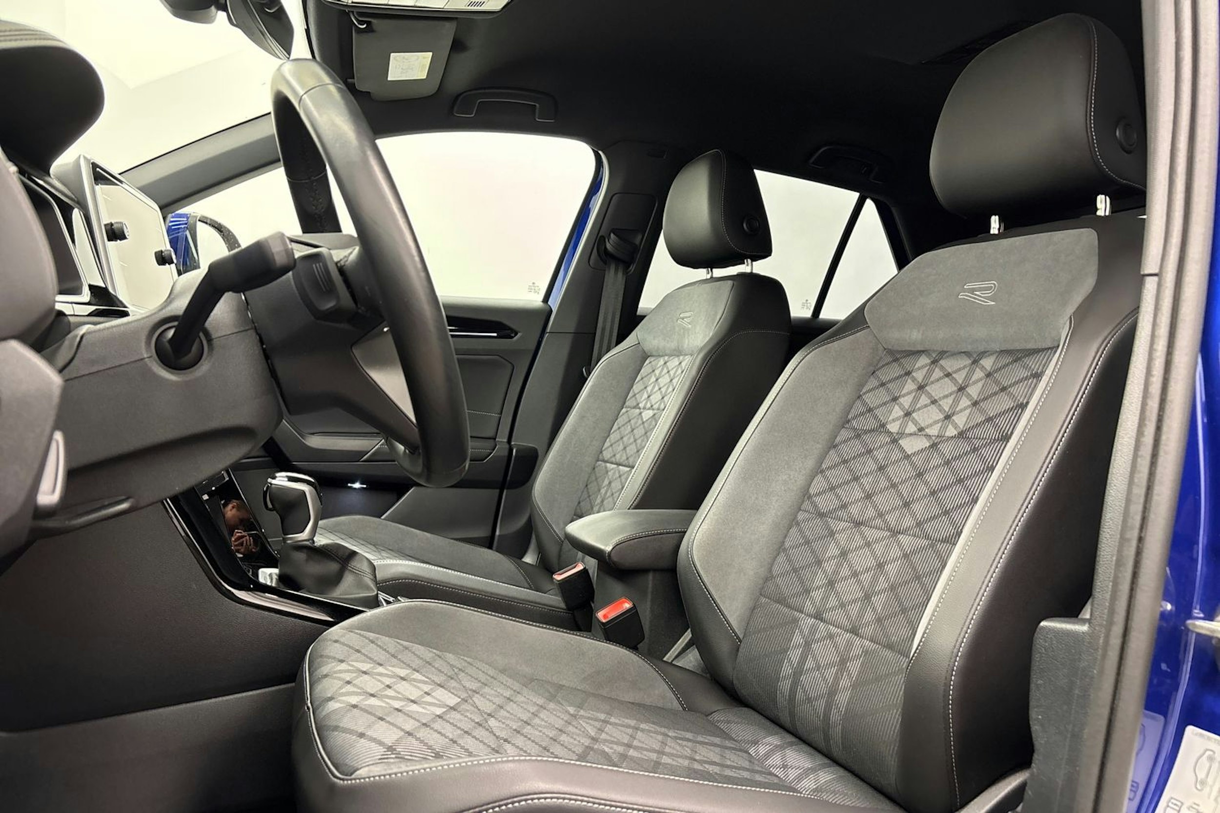 sininen Volkswagen T-Roc 2024 kuva 14.