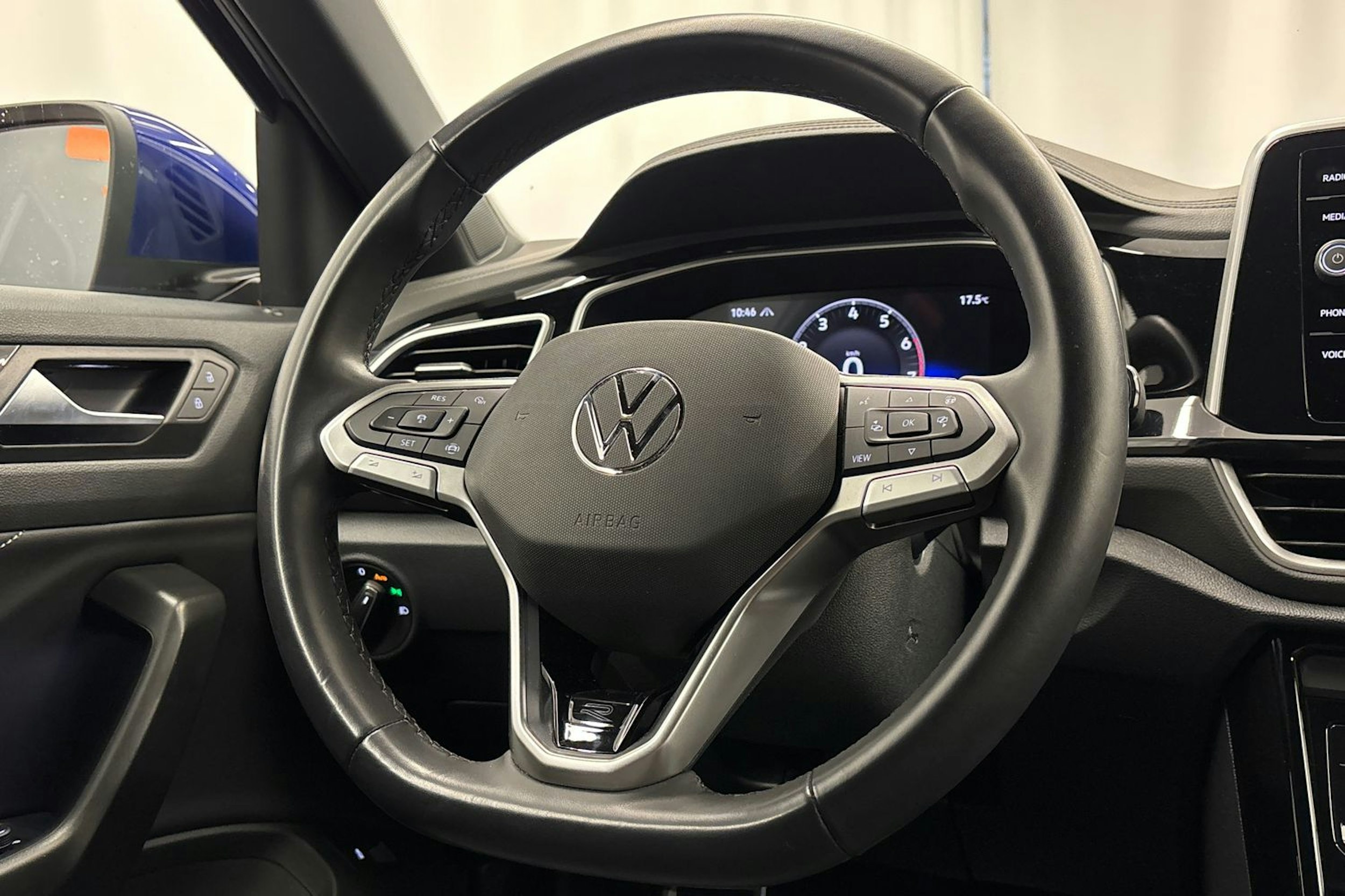 sininen Volkswagen T-Roc 2024 kuva 15.