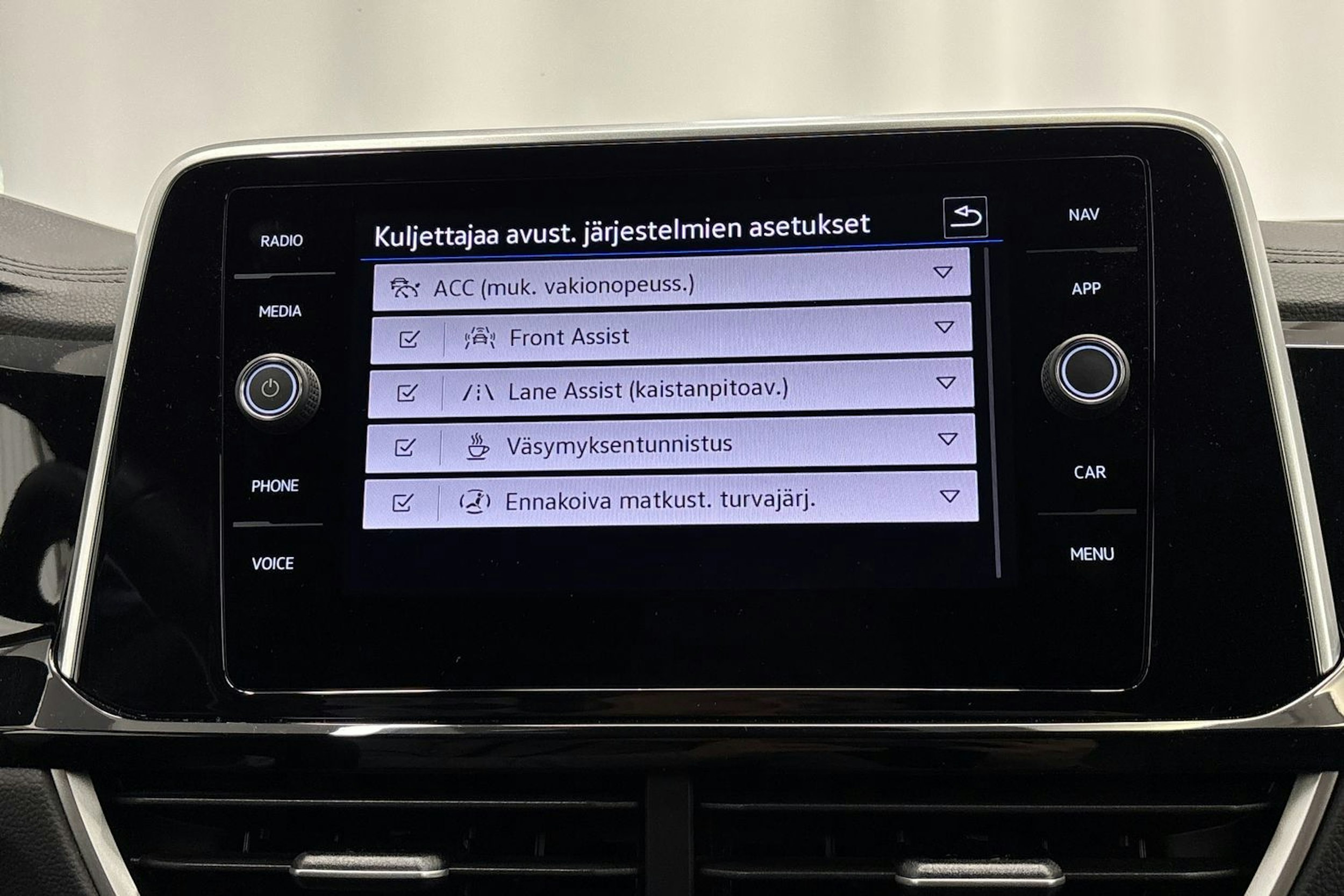 sininen Volkswagen T-Roc 2024 kuva 20.