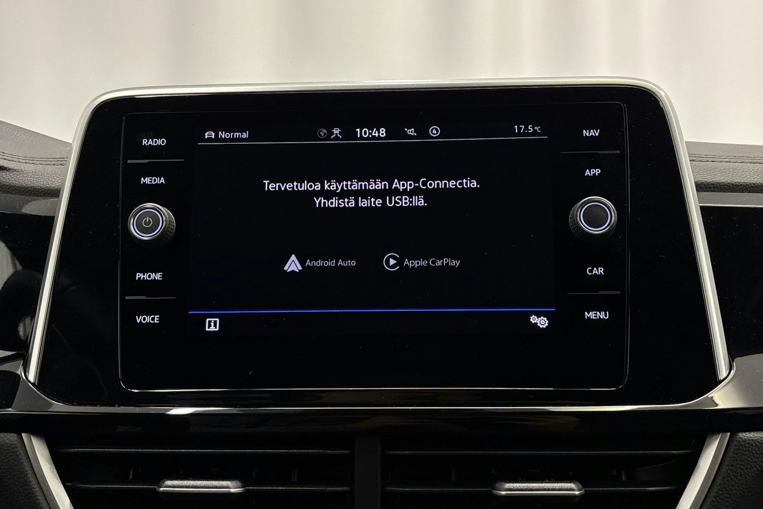 sininen Volkswagen T-Roc 2024 kuva 22.