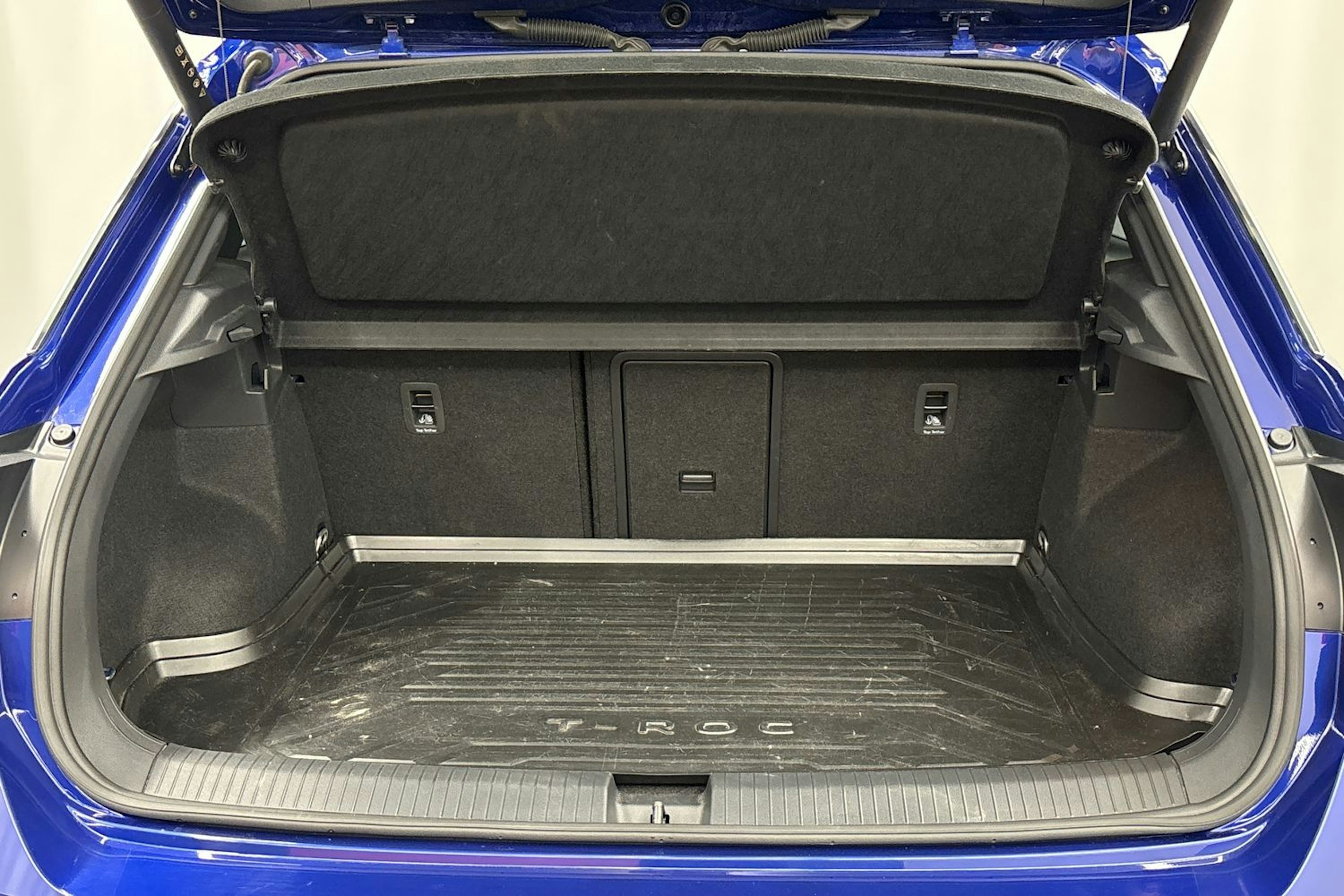 sininen Volkswagen T-Roc 2024 kuva 23.
