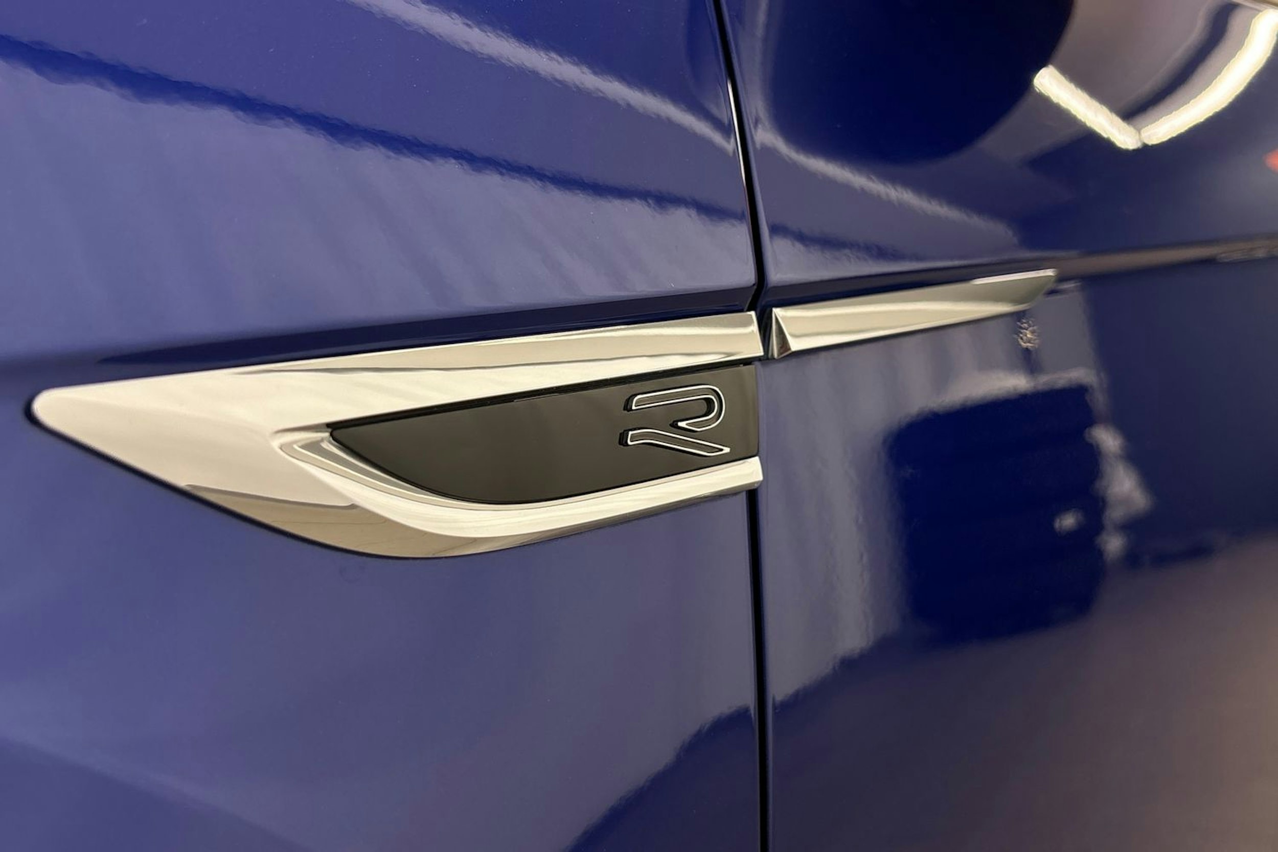 sininen Volkswagen T-Roc 2024 kuva 27.