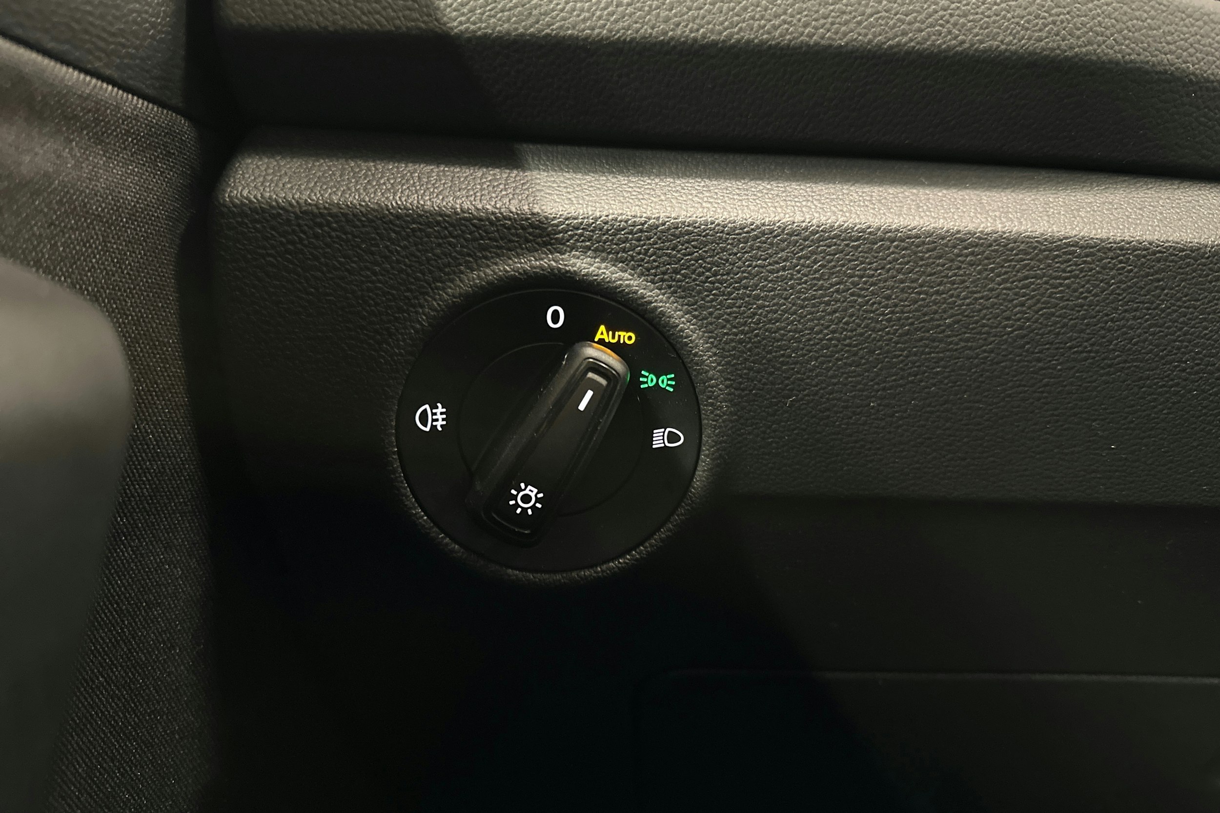 harmaa Volkswagen T-Roc 2025 kuva 17.