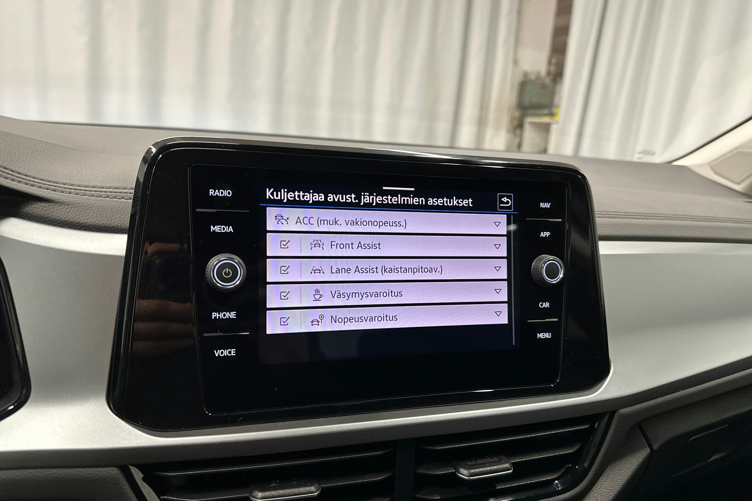 harmaa Volkswagen T-Roc 2025 kuva 20.