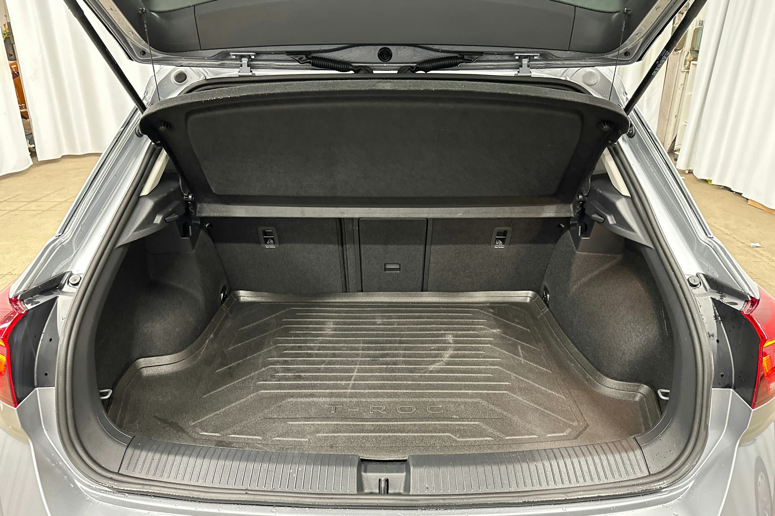 harmaa Volkswagen T-Roc 2025 kuva 26.