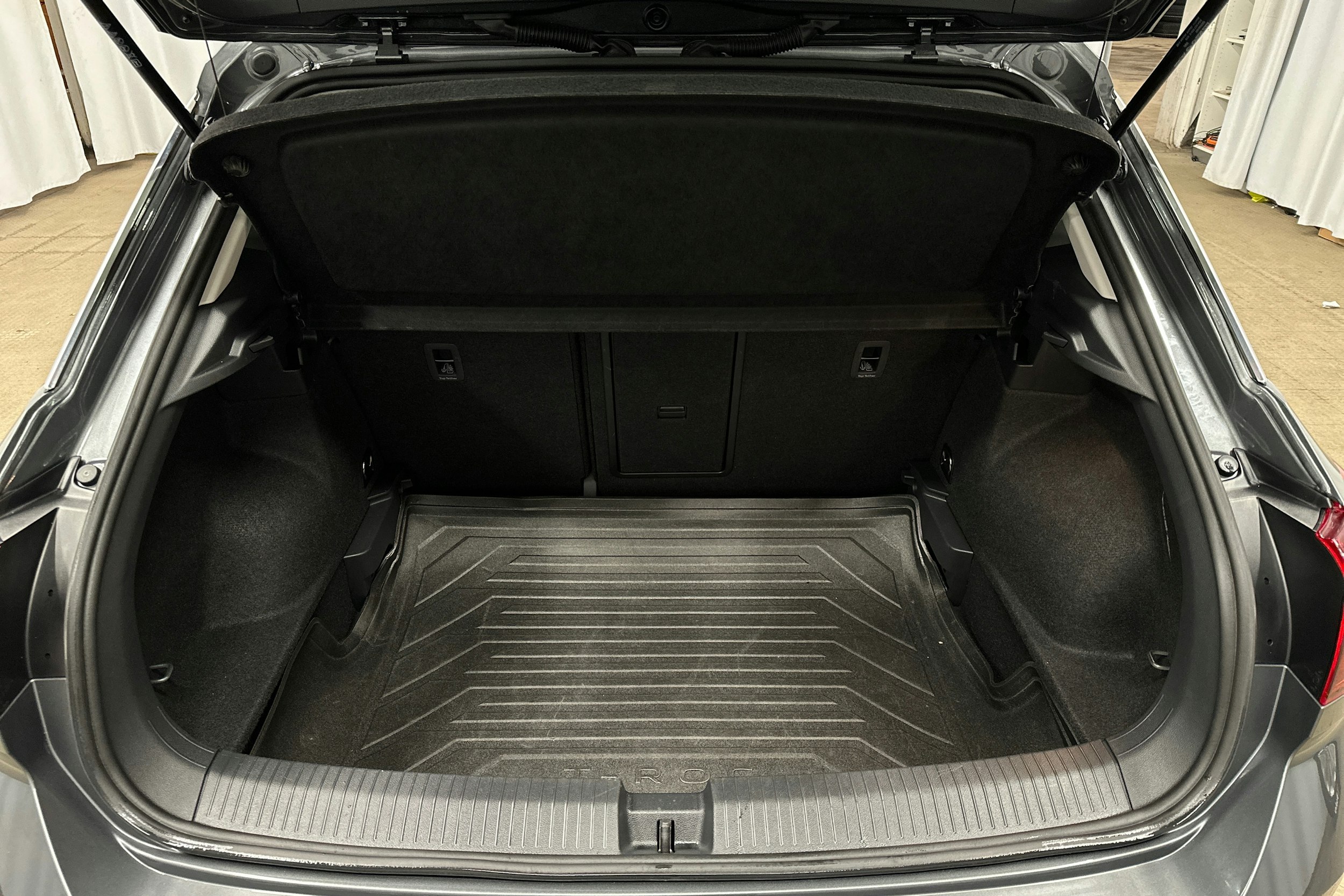 harmaa Volkswagen T-Roc 2025 kuva 11.