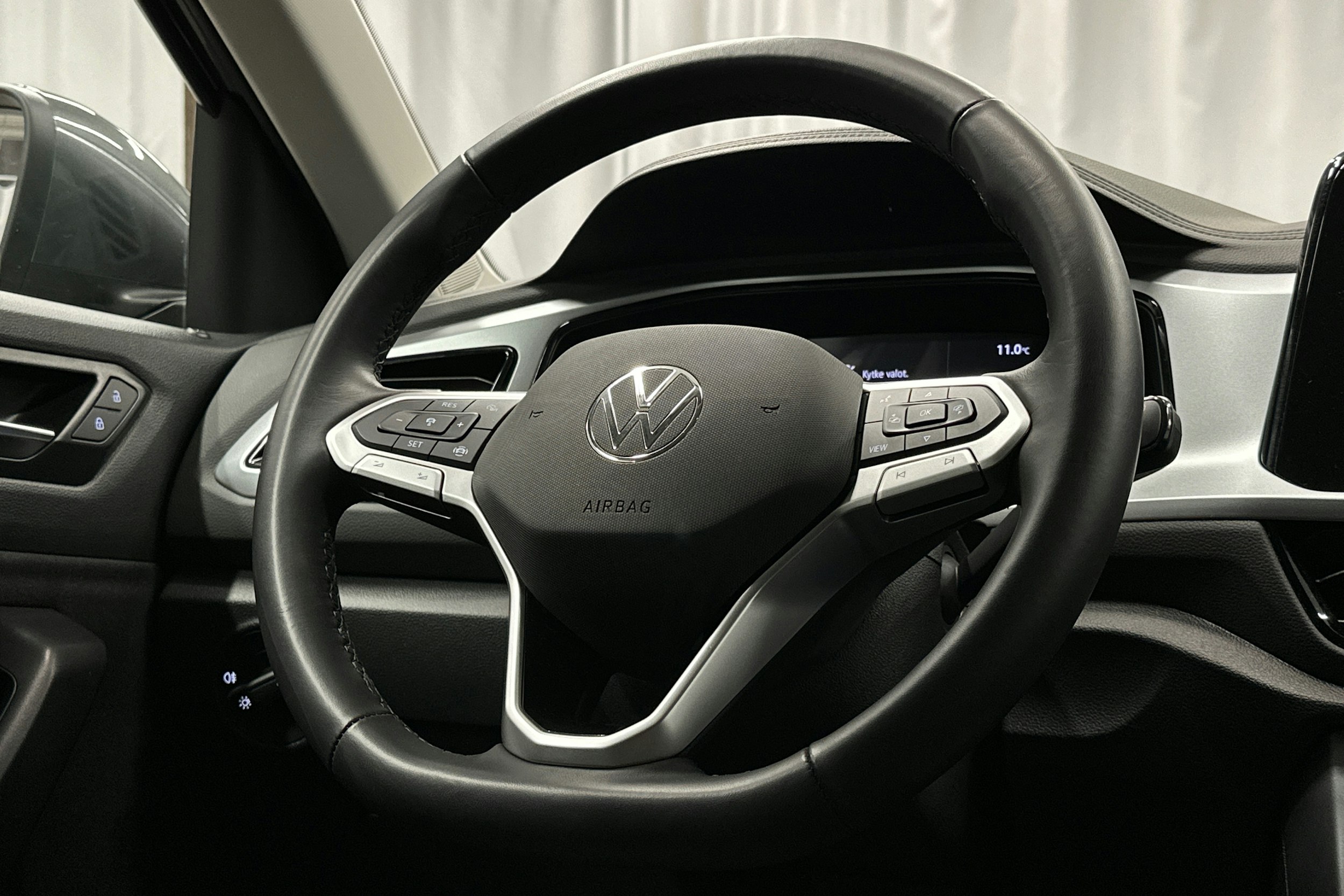 harmaa Volkswagen T-Roc 2025 kuva 13.