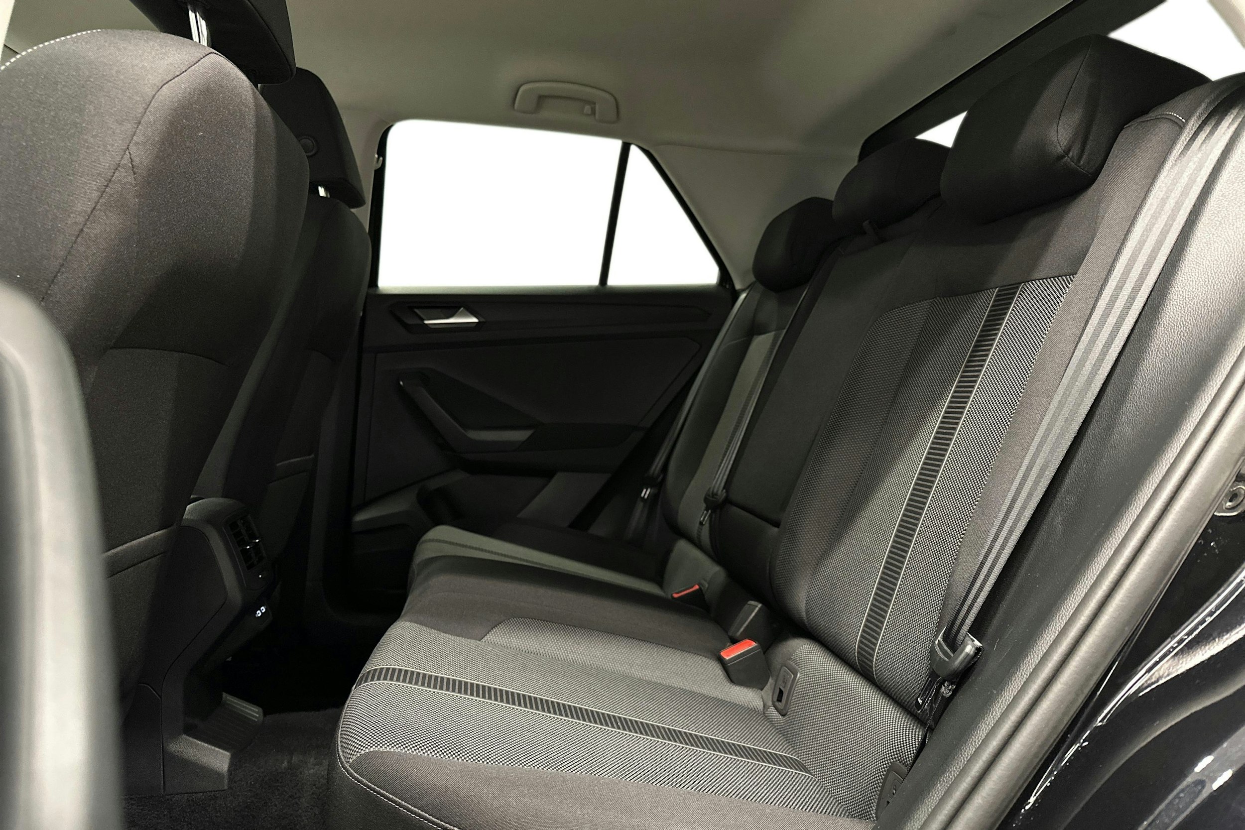 musta Volkswagen T-Roc 2025 kuva 10.