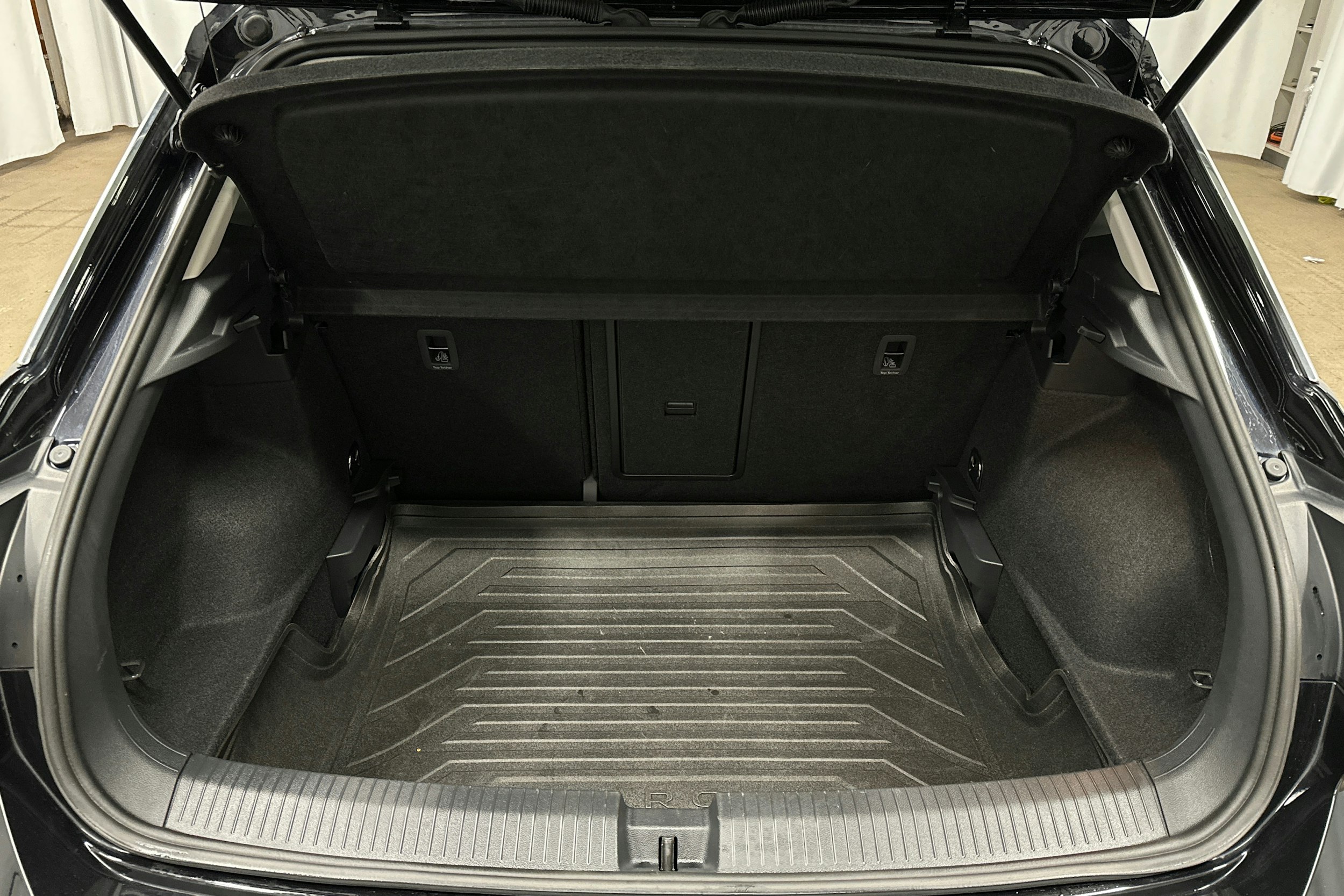 musta Volkswagen T-Roc 2025 kuva 14.