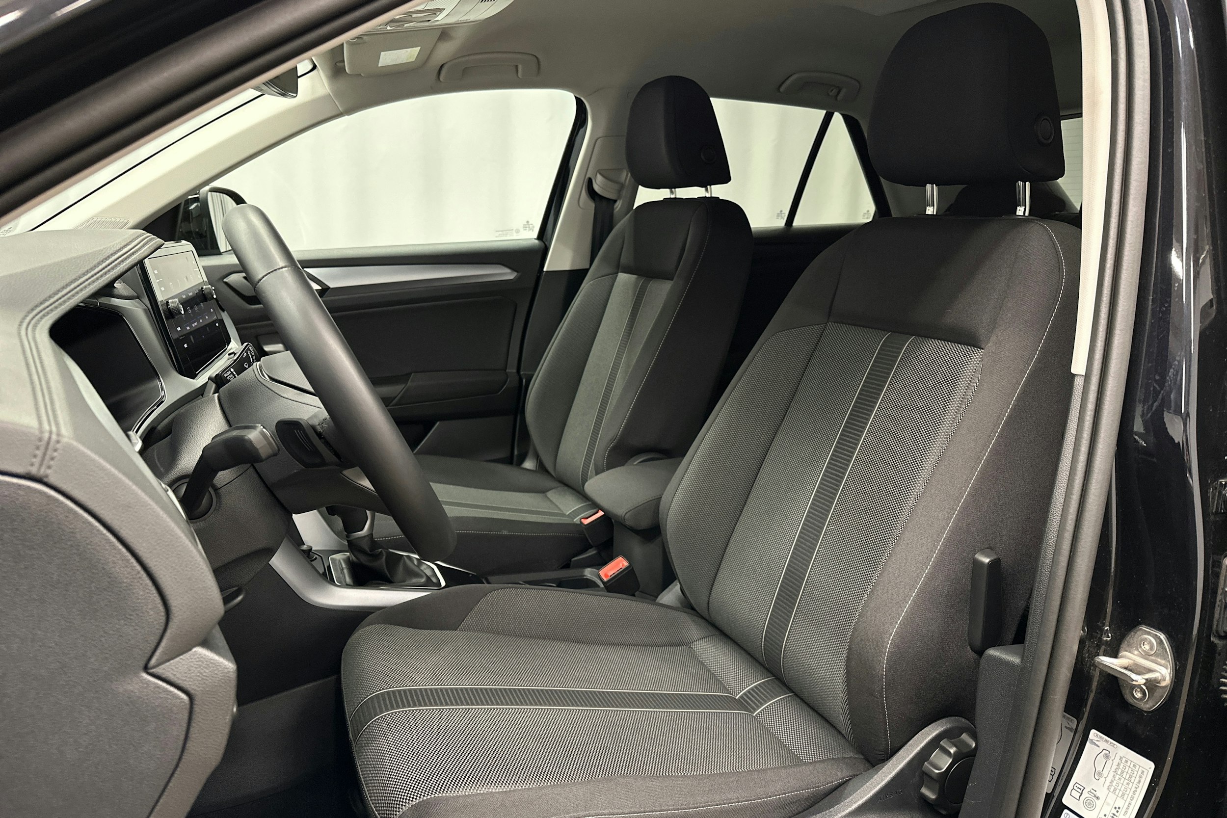 musta Volkswagen T-Roc 2025 kuva 15.