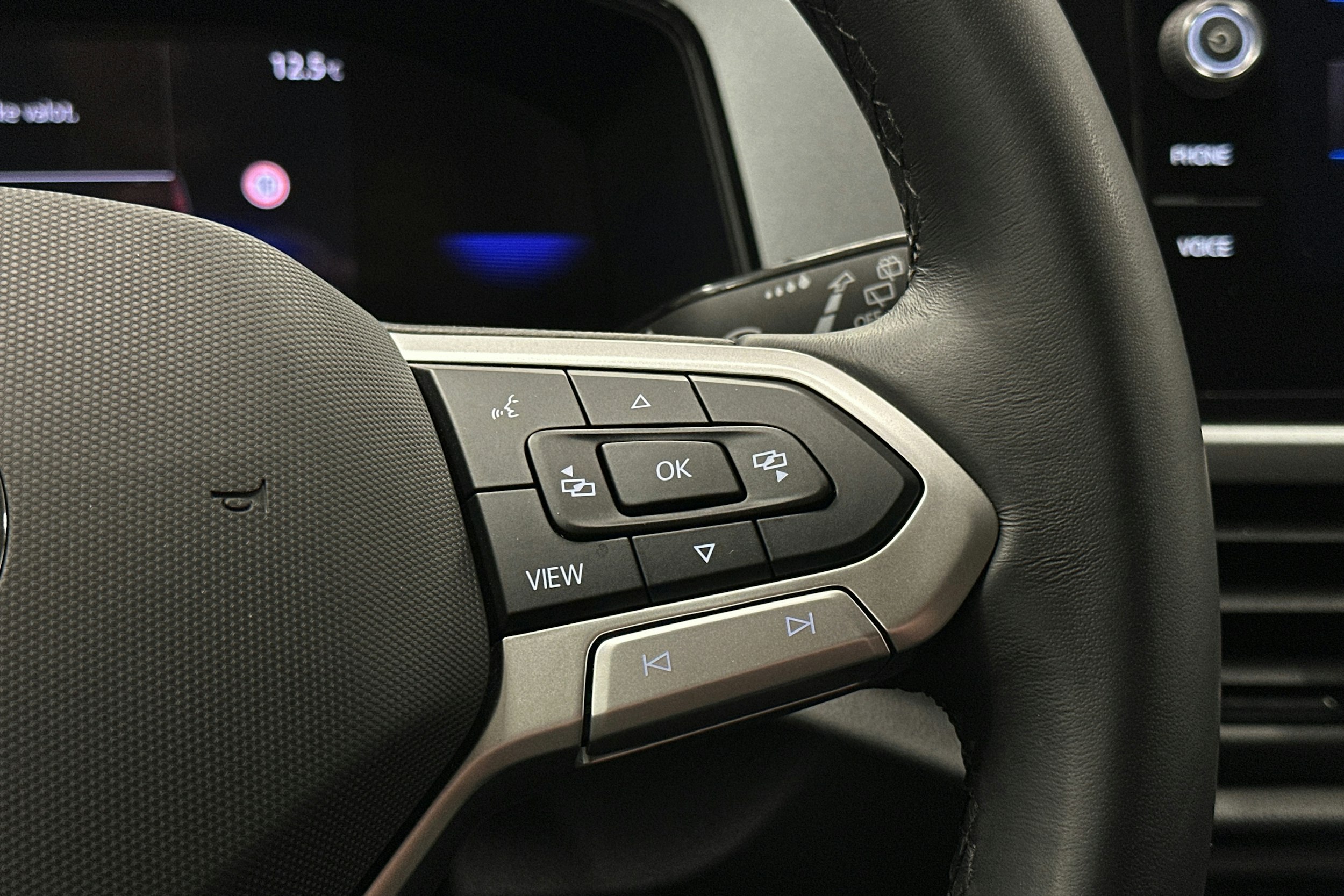 musta Volkswagen T-Roc 2025 kuva 18.