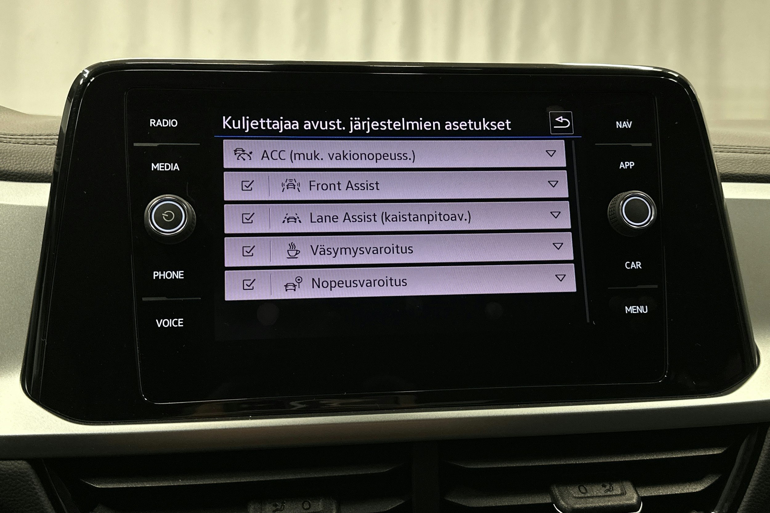 musta Volkswagen T-Roc 2025 kuva 20.