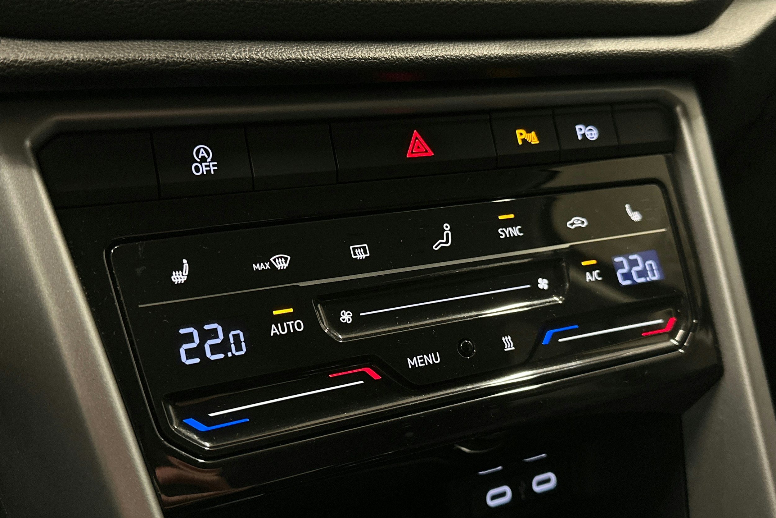 musta Volkswagen T-Roc 2025 kuva 24.