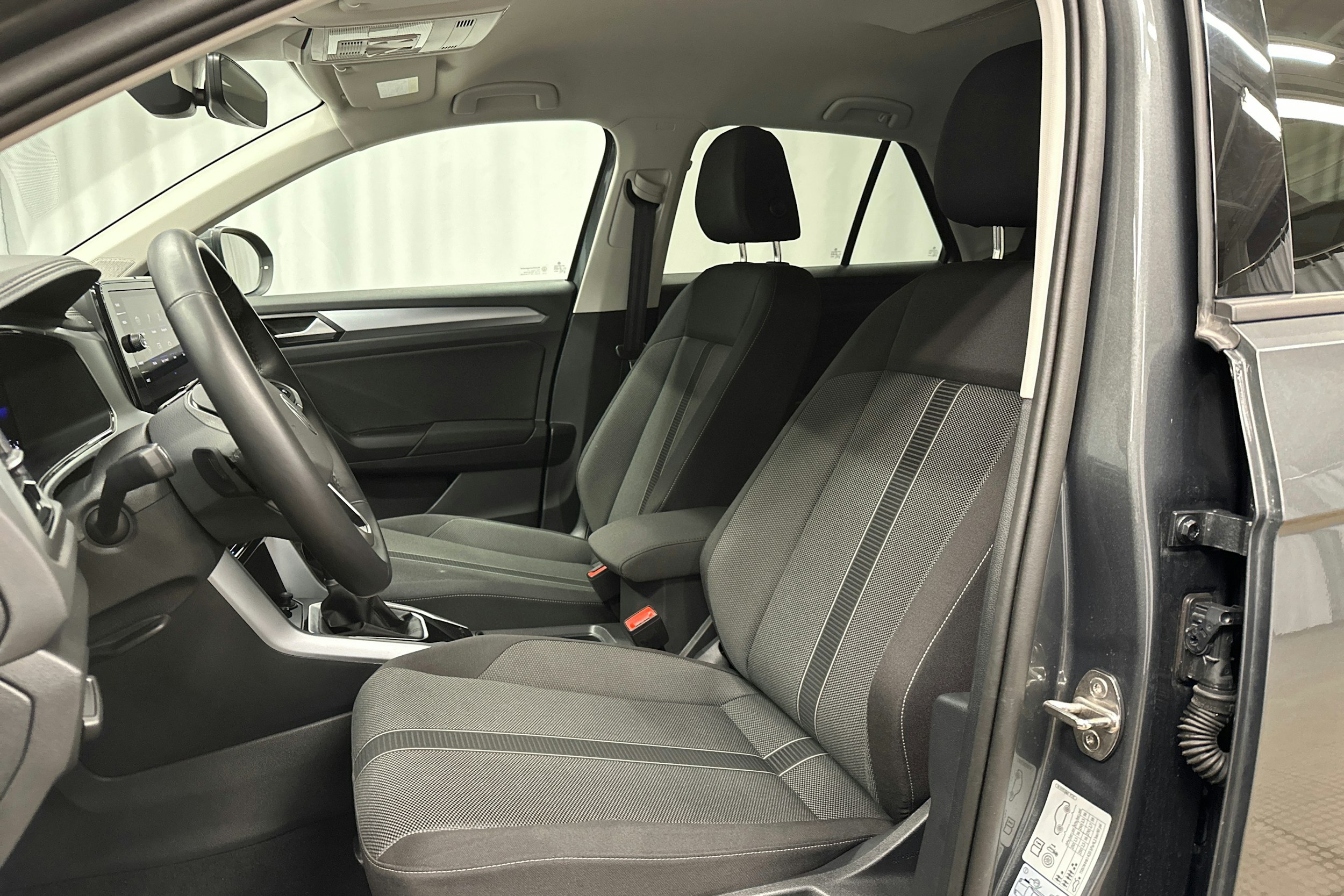 harmaa Volkswagen T-Roc 2025 kuva 15.