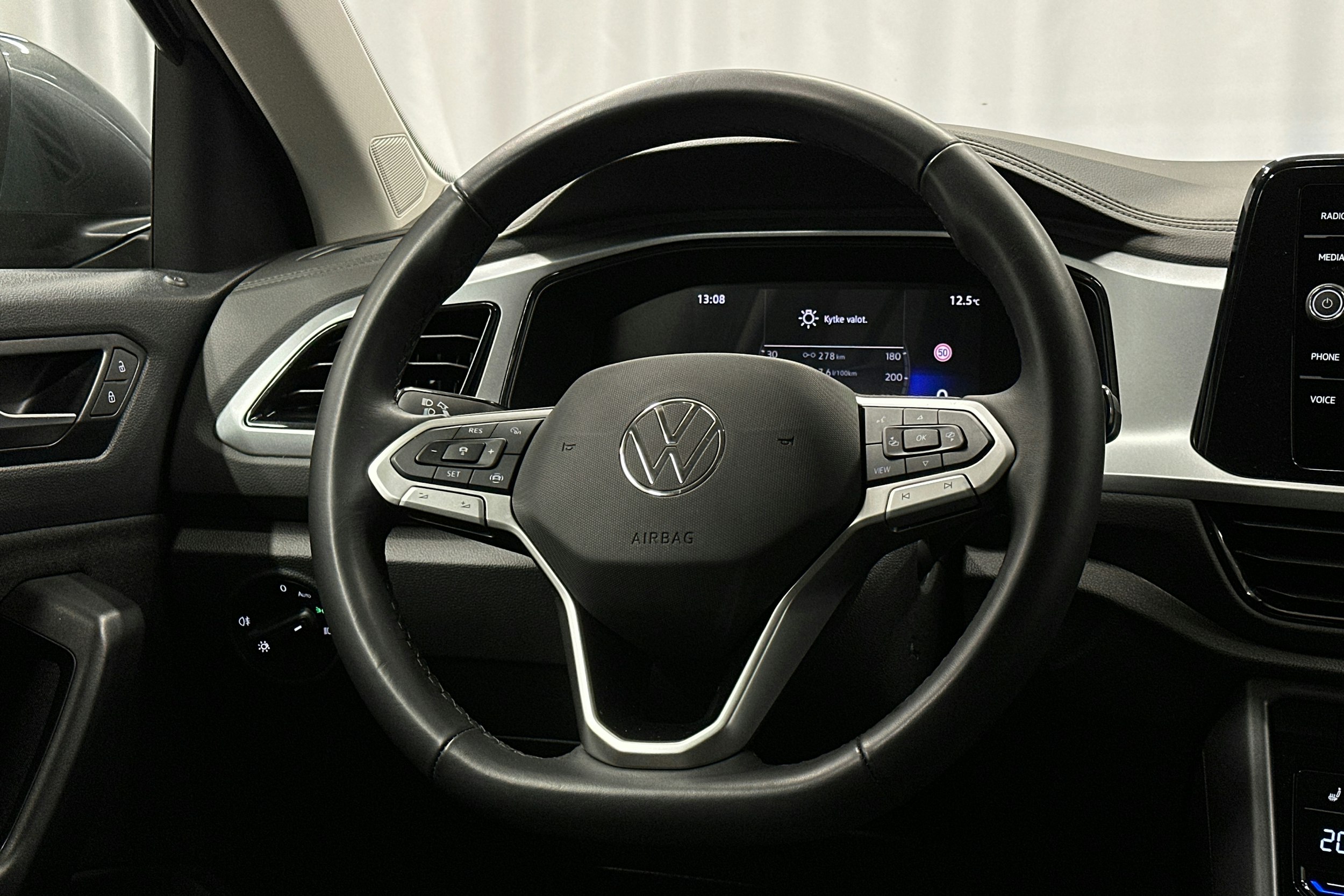 harmaa Volkswagen T-Roc 2025 kuva 16.