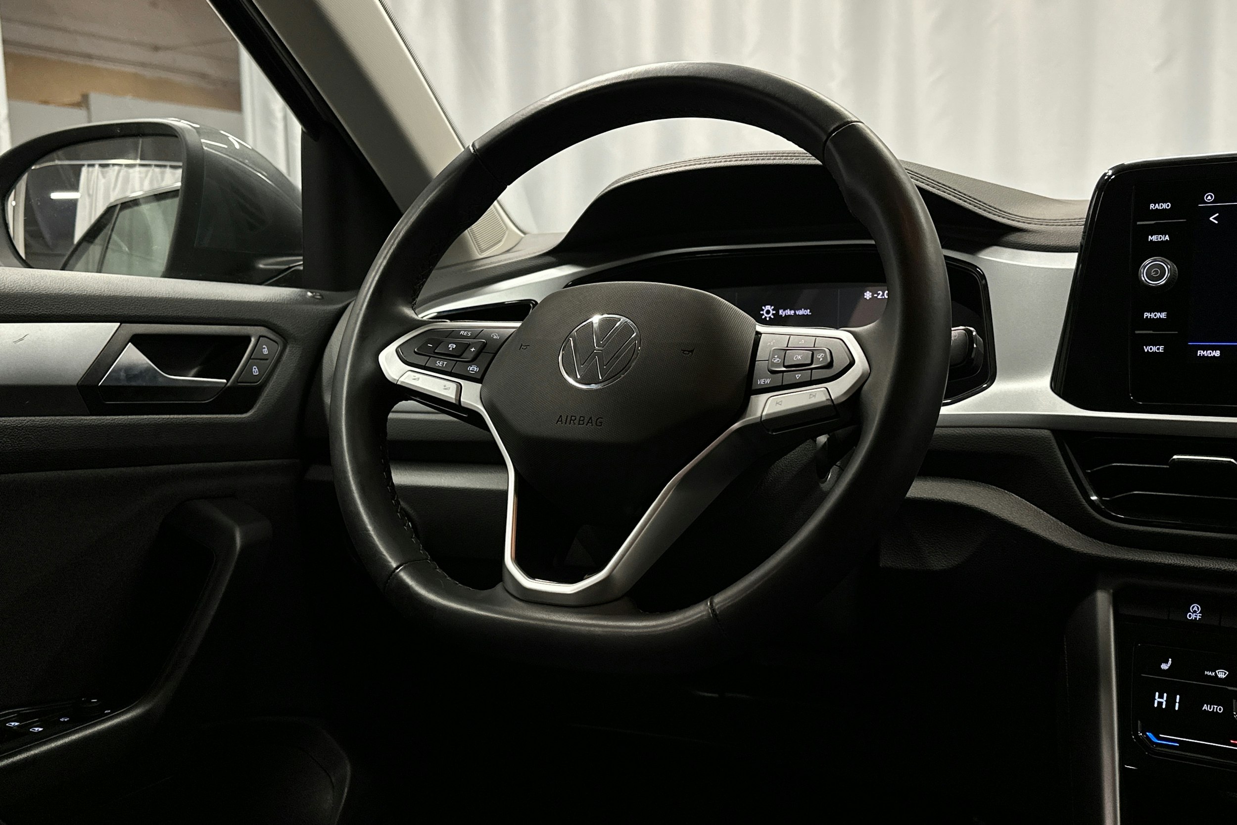 harmaa Volkswagen T-Roc 2025 kuva 16.