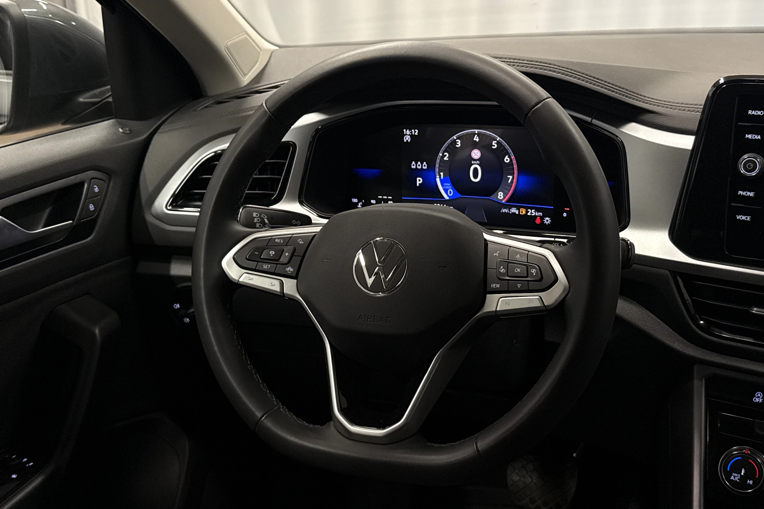 met. harmaa Volkswagen T-Roc 2025 kuva 11.