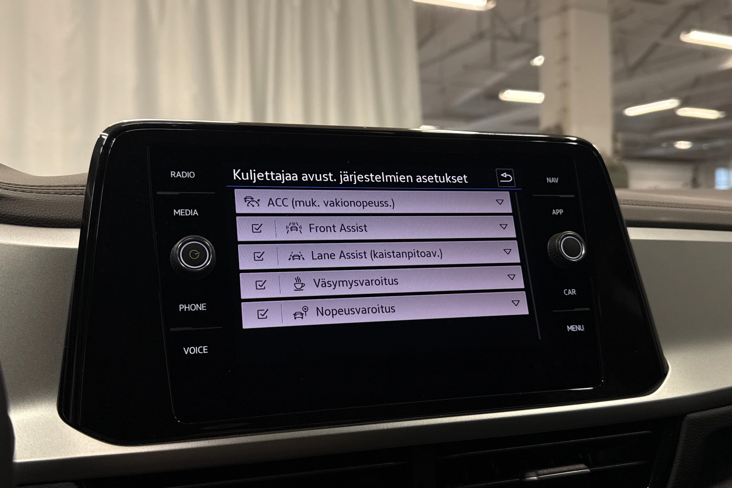 met. harmaa Volkswagen T-Roc 2025 kuva 17.