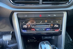 musta Volkswagen T-Roc 2025 kuva 8.