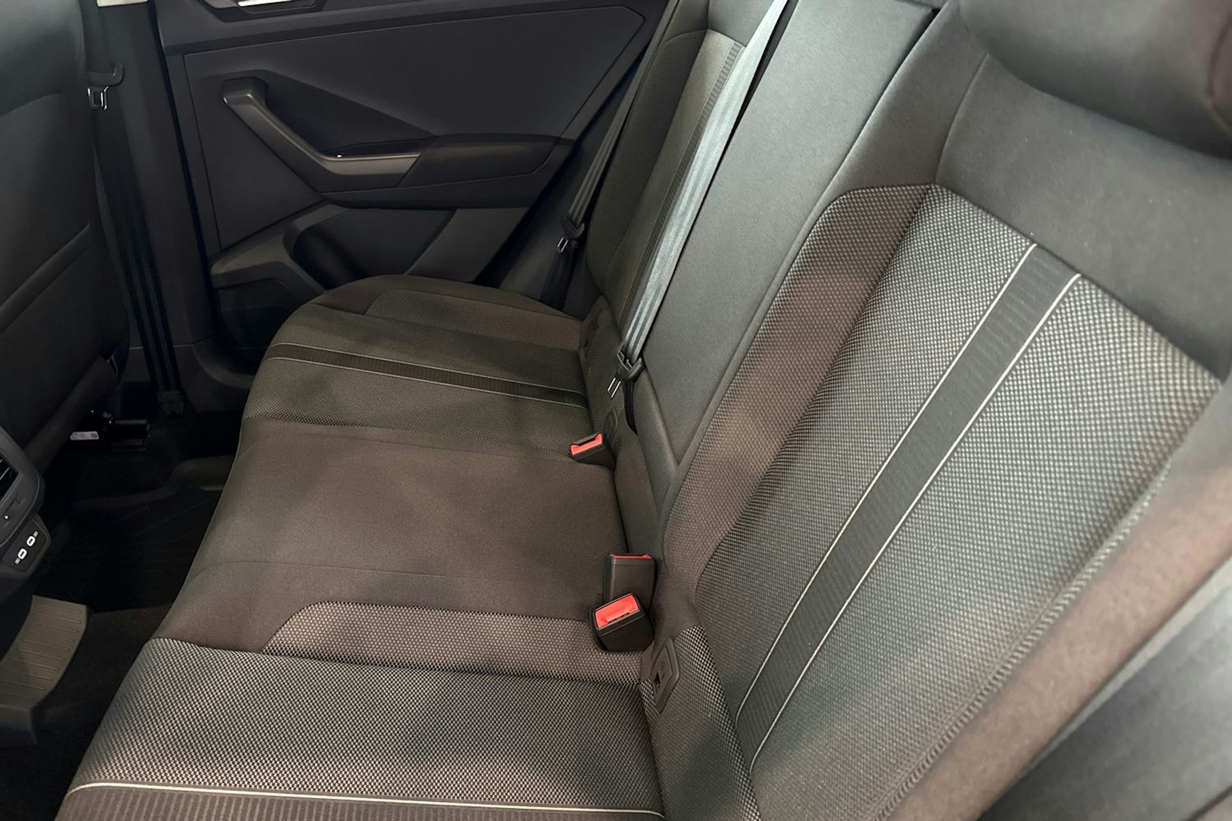 sininen Volkswagen T-Roc 2025 kuva 8.