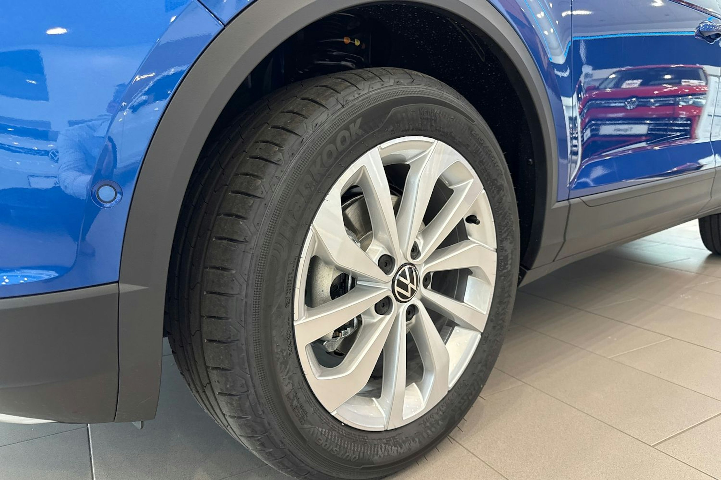 sininen Volkswagen T-Roc 2025 kuva 10.