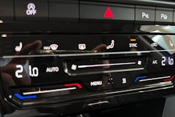 sininen Volkswagen T-Roc 2025 kuva 14.