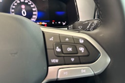 sininen Volkswagen T-Roc 2025 kuva 17.